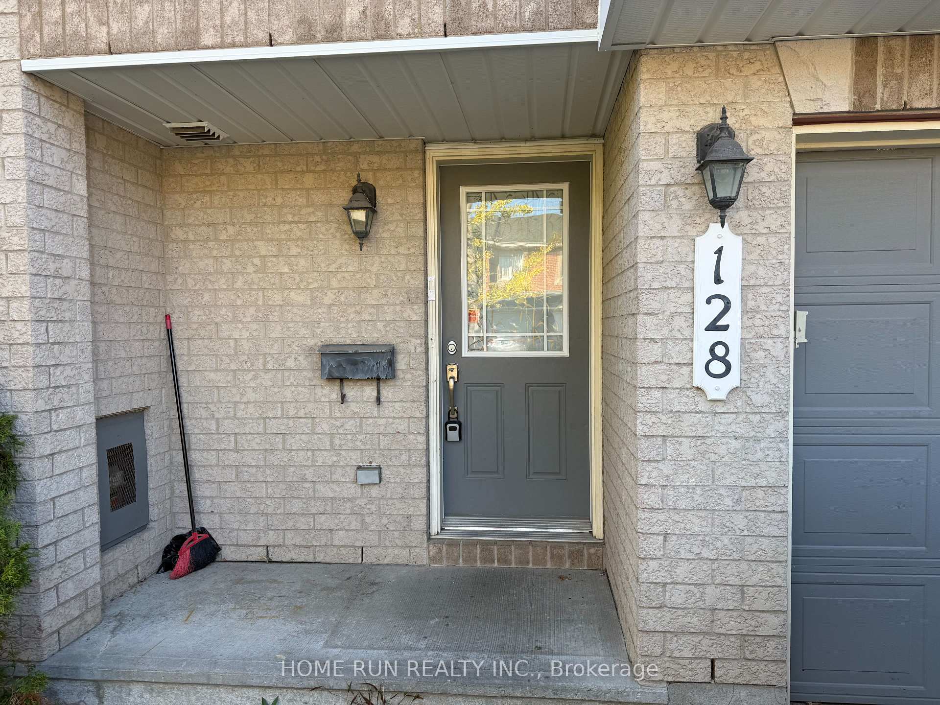 Photo 3 of 128 Sorento Street, Ottawa, Barrhaven - Strandherd — HOMEH
