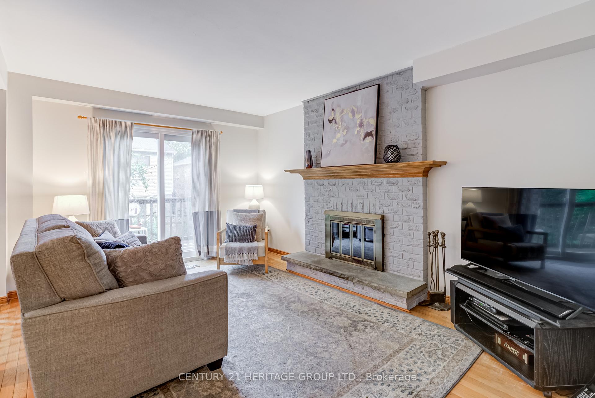 Photo 4 of 11 Closs Square, Aurora, Aurora Village — HOMEH