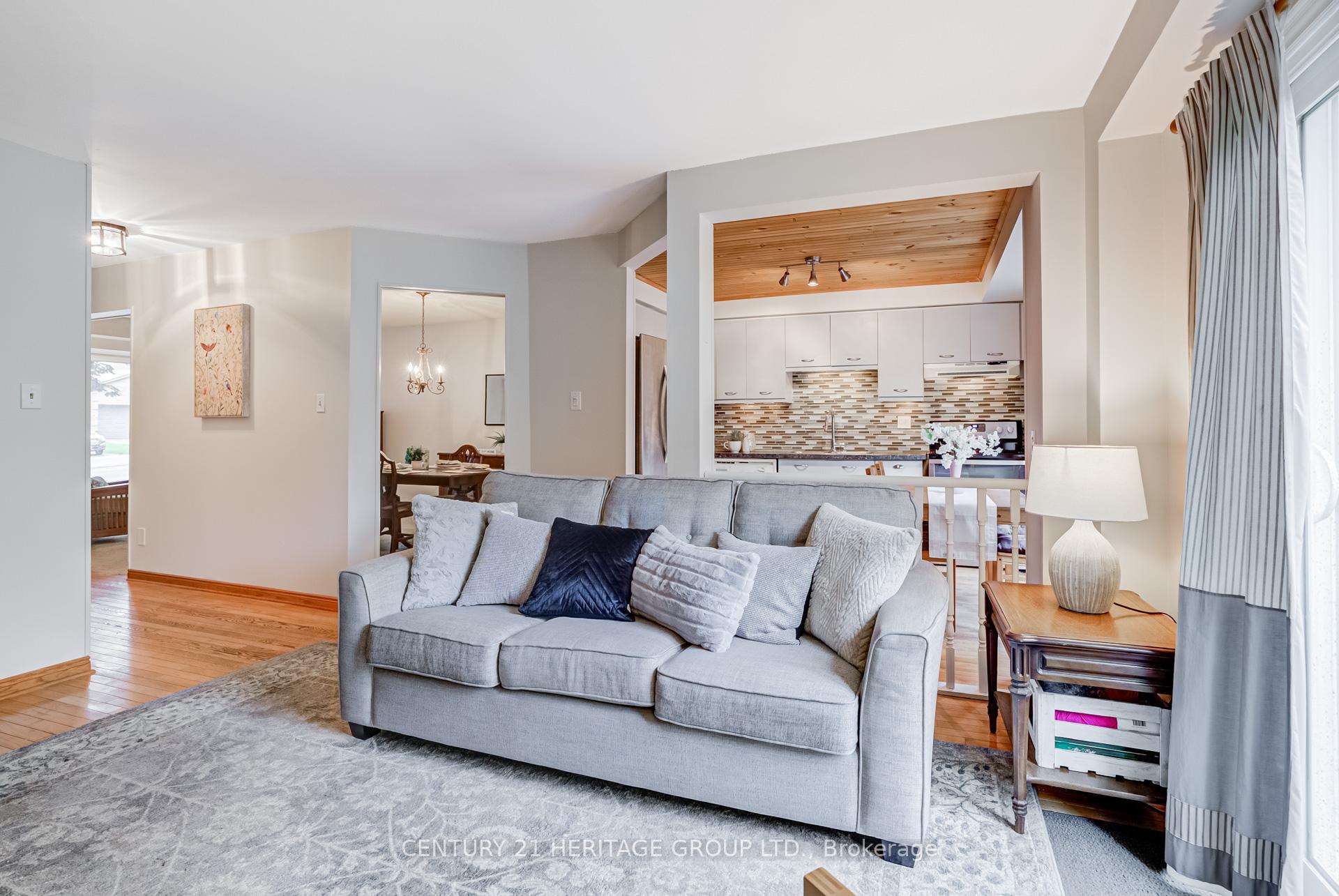 Photo 8 of 11 Closs Square, Aurora, Aurora Village — HOMEH