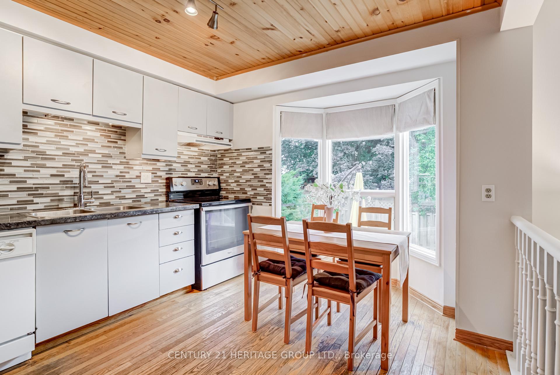 Photo 7 of 11 Closs Square, Aurora, Aurora Village — HOMEH