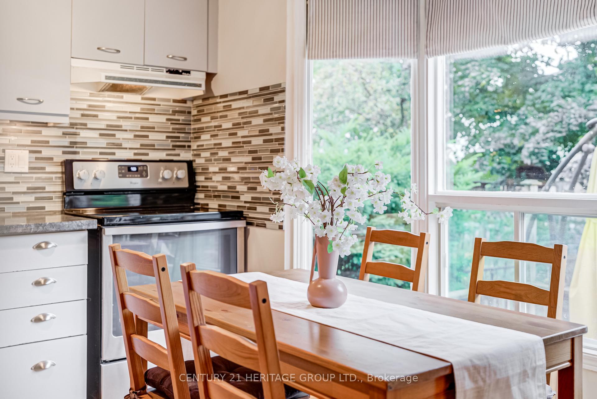 Photo 6 of 11 Closs Square, Aurora, Aurora Village — HOMEH