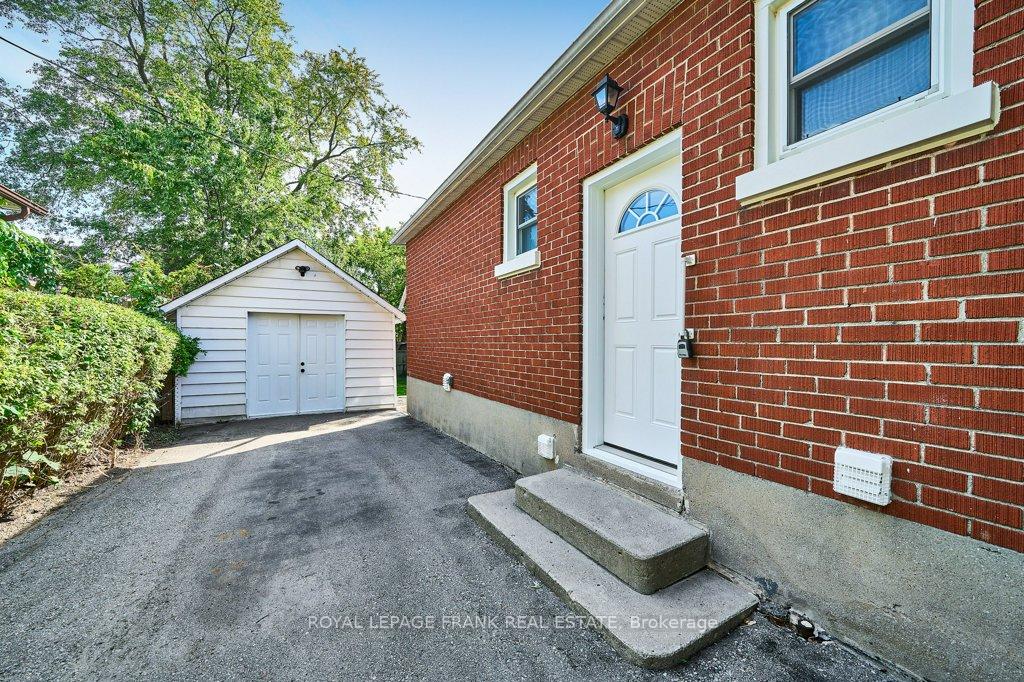 Photo 4 of 305 James Street, Whitby, Downtown Whitby — HOMEH