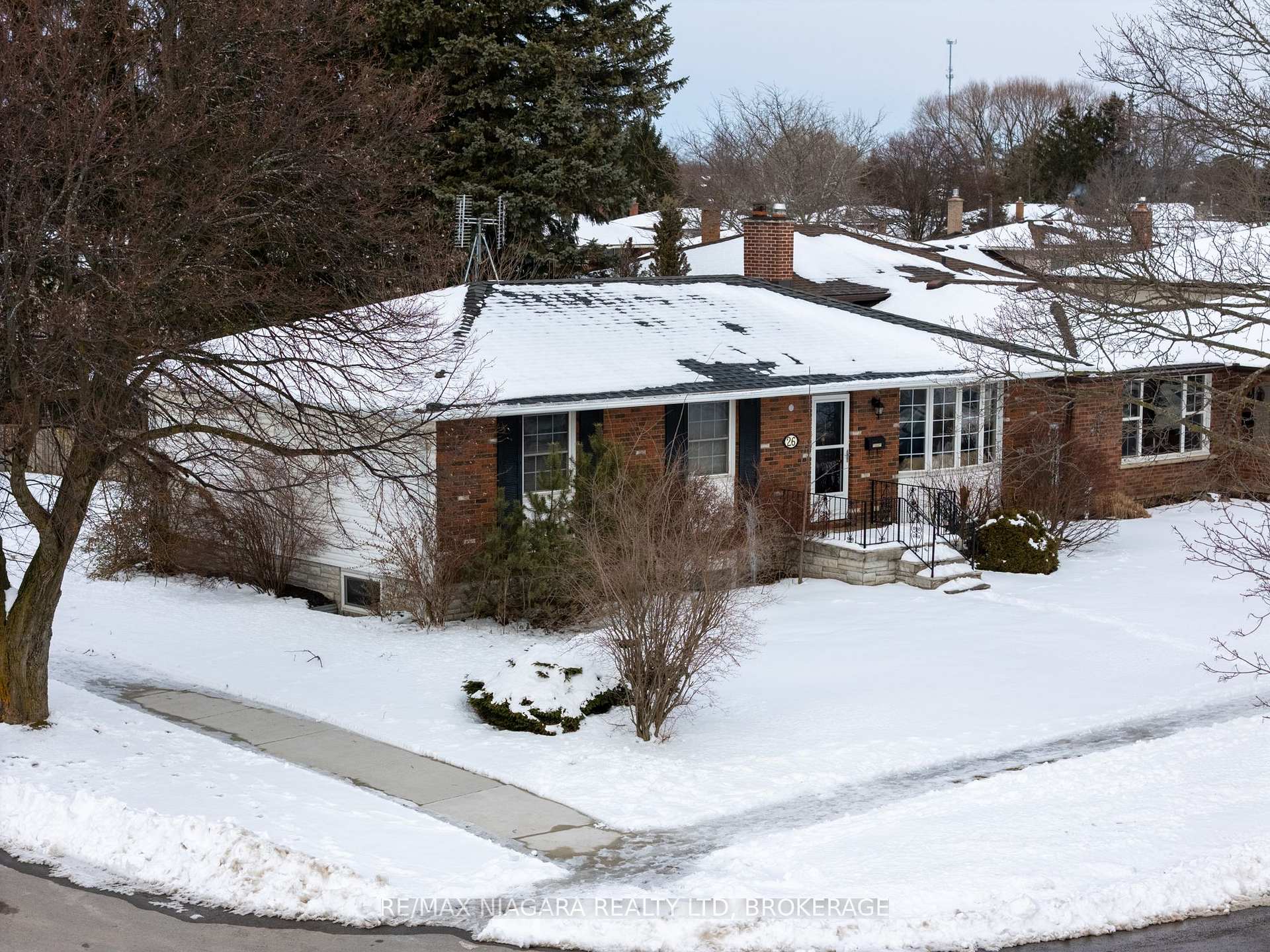 Photo 4 of 26 Page Drive, Welland, N. Welland — HOMEH