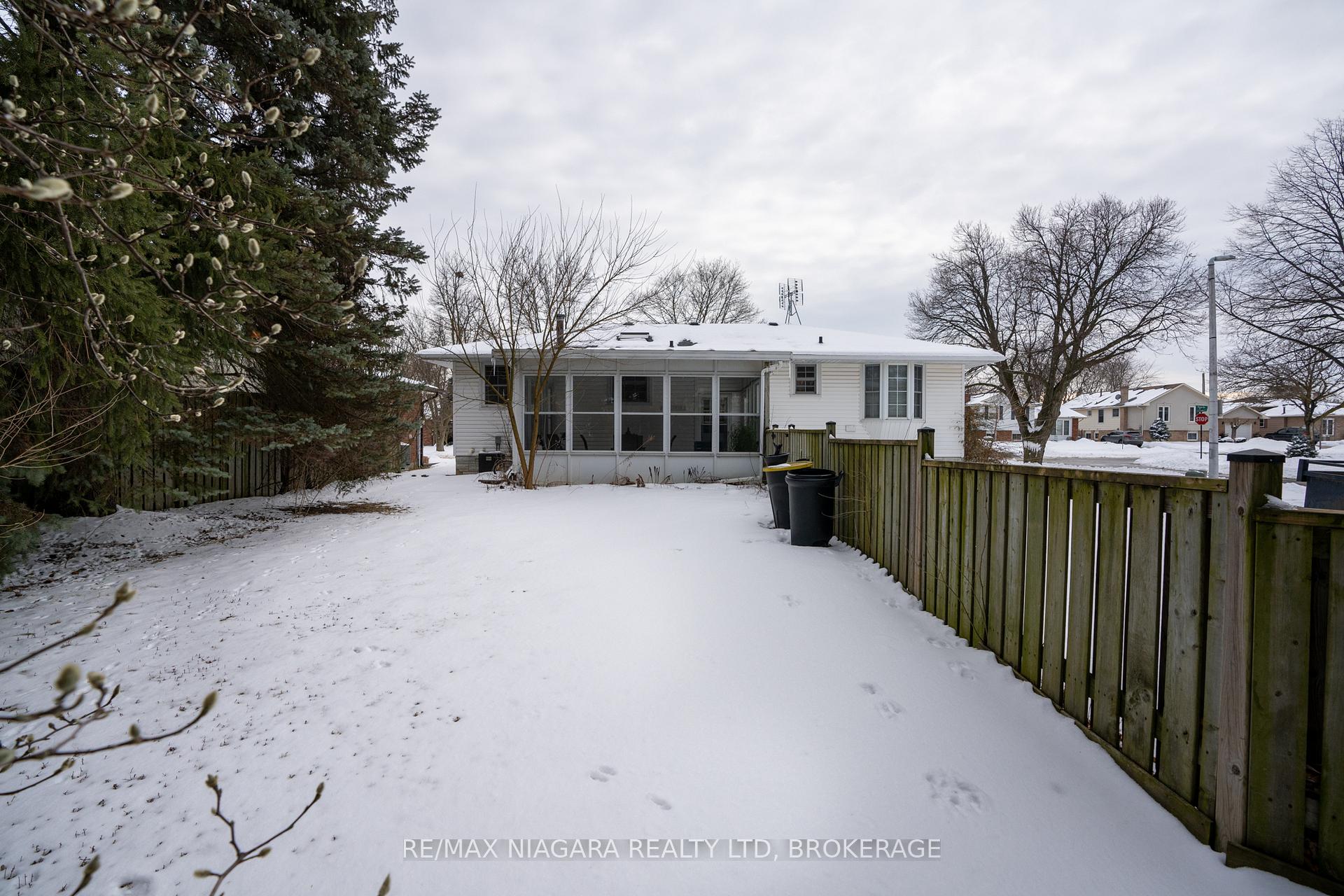 Photo 40 of 26 Page Drive, Welland, N. Welland — HOMEH