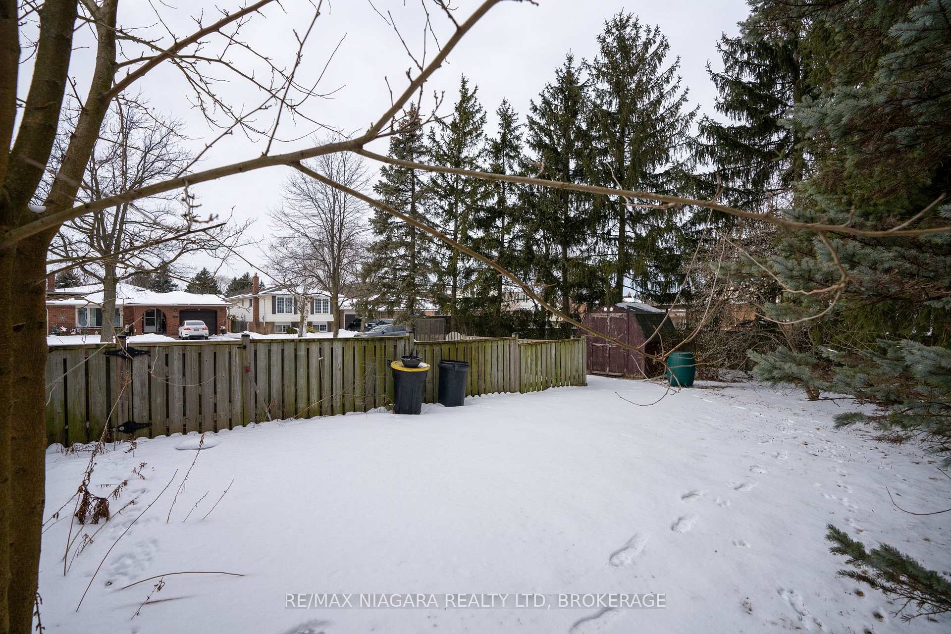 Photo 42 of 26 Page Drive, Welland, N. Welland — HOMEH
