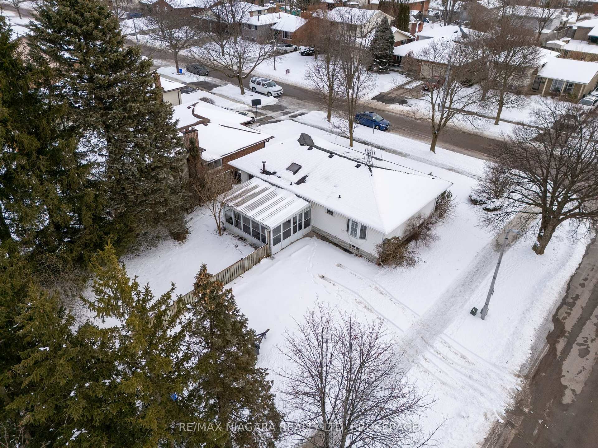 Photo 43 of 26 Page Drive, Welland, N. Welland — HOMEH