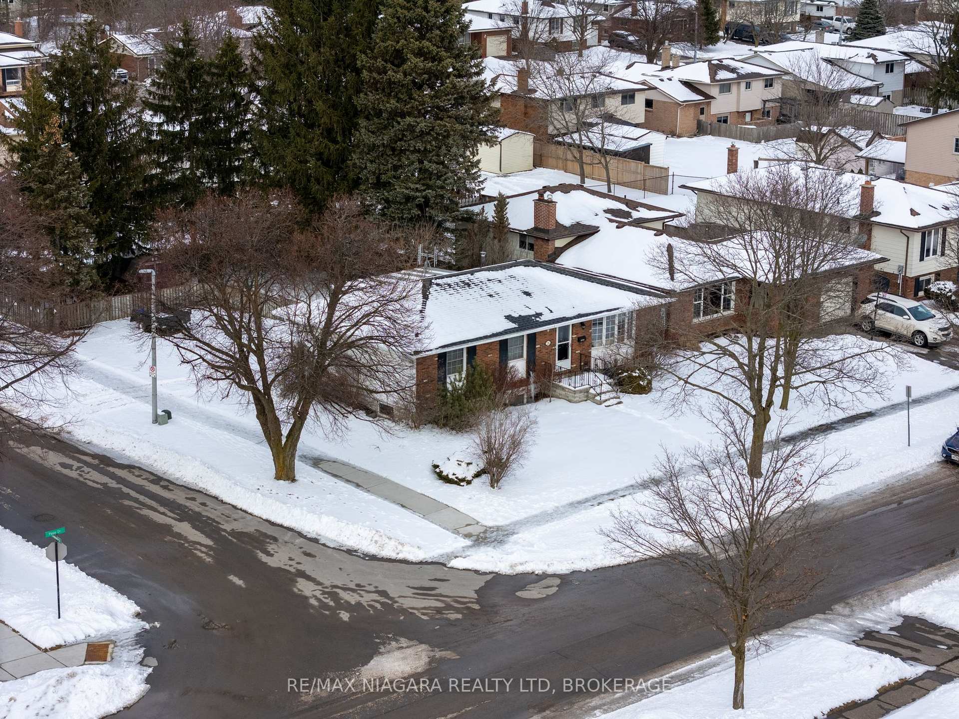 Photo 44 of 26 Page Drive, Welland, N. Welland — HOMEH