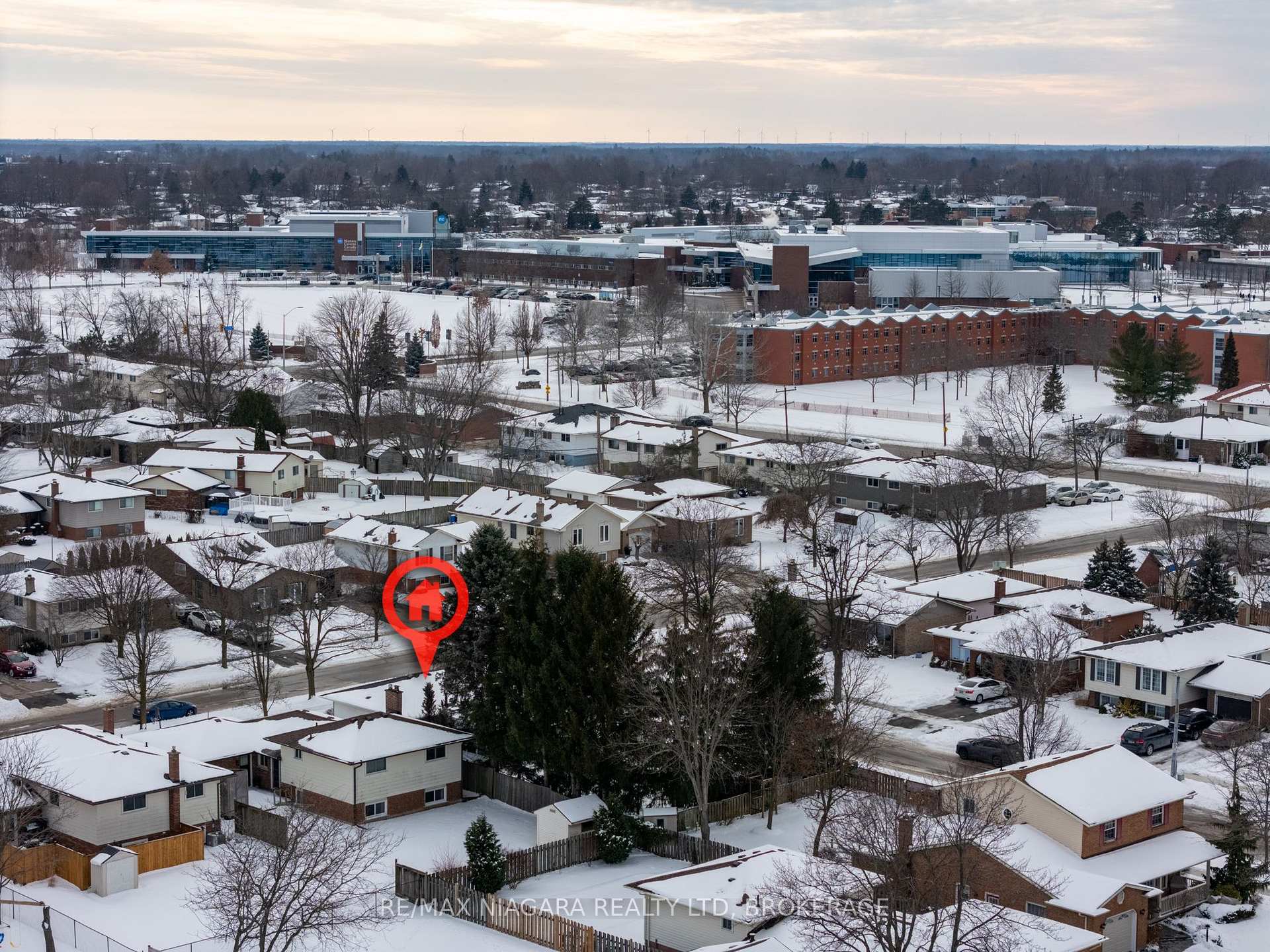 Photo 45 of 26 Page Drive, Welland, N. Welland — HOMEH