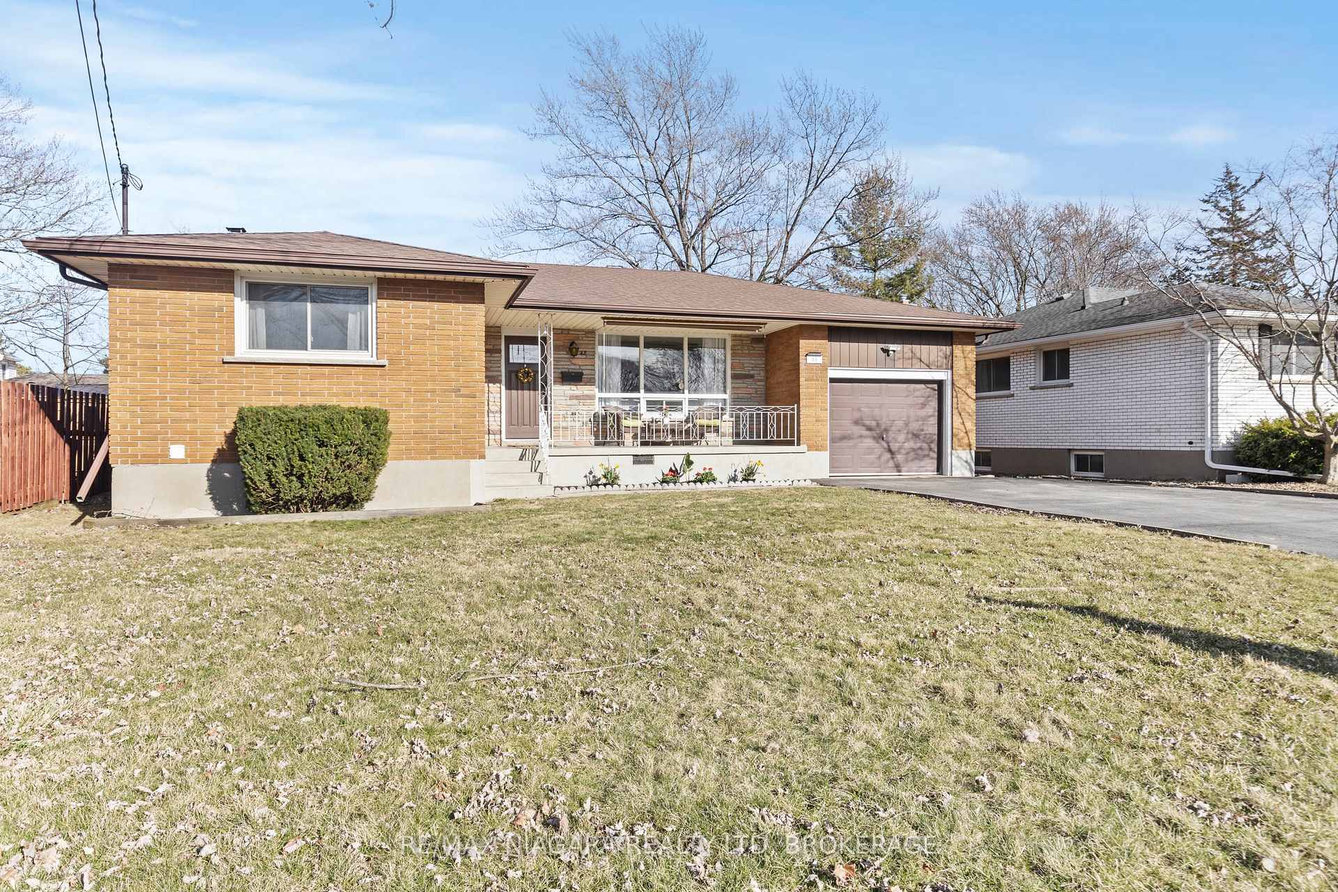 Photo 2 of 48 Valencourt Drive, Welland, N. Welland — HOMEH