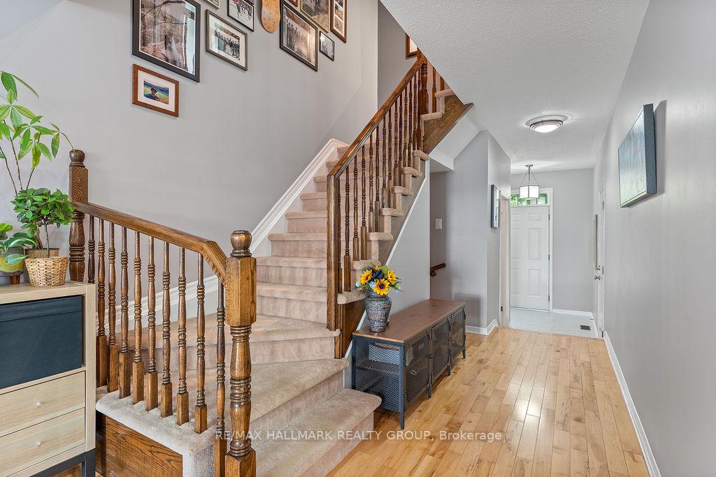 Photo 4 of 920 Schooner Crescent, Ottawa, Riverside South/Gloucester Glen — HOMEH