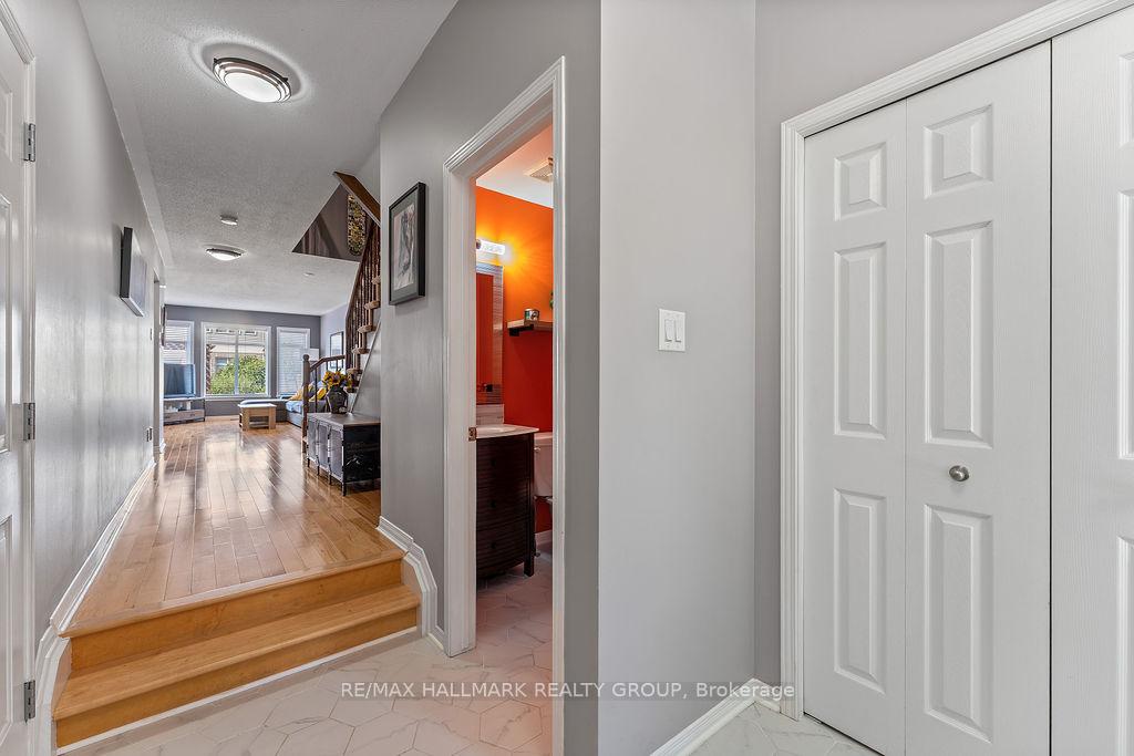 Photo 5 of 920 Schooner Crescent, Ottawa, Riverside South/Gloucester Glen — HOMEH