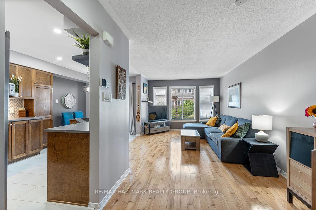 Photo 8 of 920 Schooner Crescent, Ottawa, Riverside South/Gloucester Glen — HOMEH