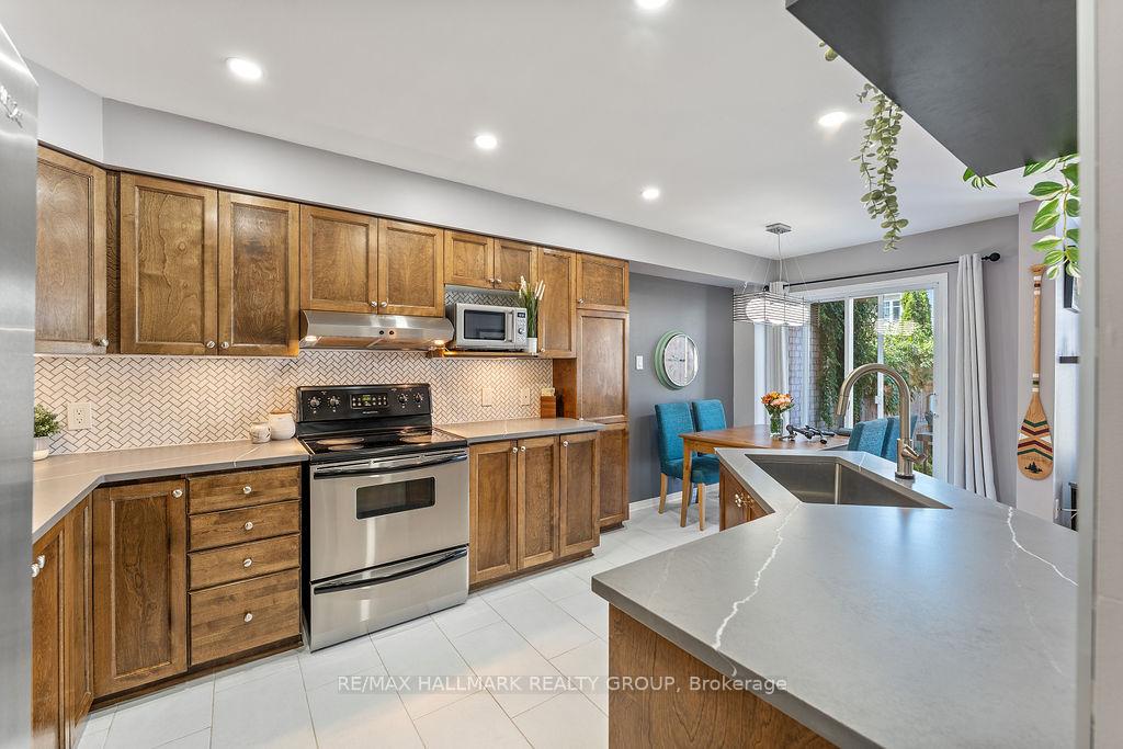 Photo 9 of 920 Schooner Crescent, Ottawa, Riverside South/Gloucester Glen — HOMEH