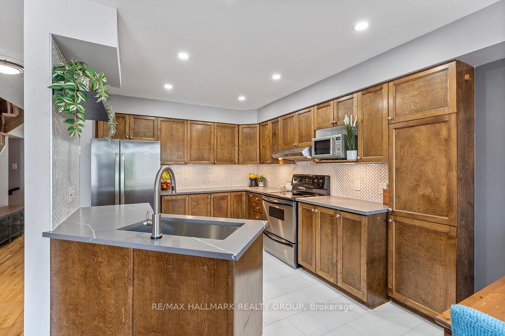 Photo 15 of 920 Schooner Crescent, Ottawa, Riverside South/Gloucester Glen — HOMEH