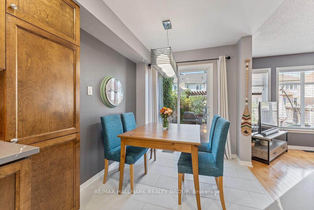 Photo 12 of 920 Schooner Crescent, Ottawa, Riverside South/Gloucester Glen — HOMEH