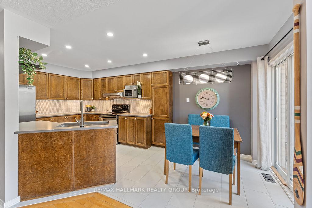 Photo 20 of 920 Schooner Crescent, Ottawa, Riverside South/Gloucester Glen — HOMEH