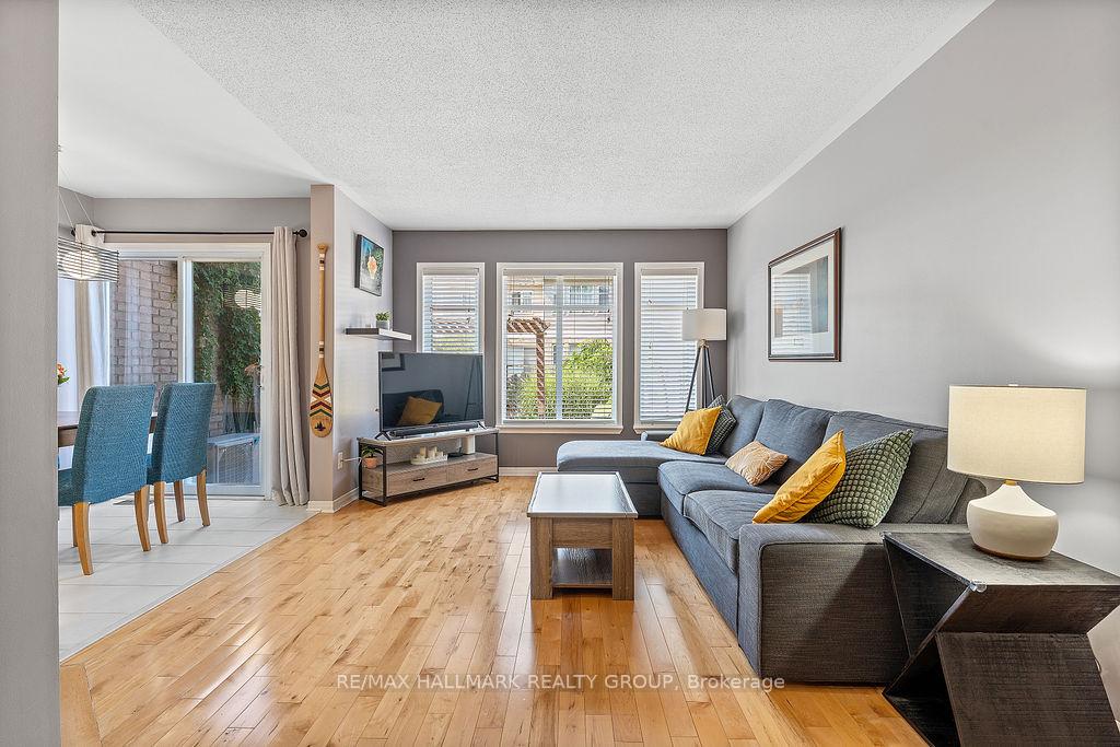 Photo 14 of 920 Schooner Crescent, Ottawa, Riverside South/Gloucester Glen — HOMEH