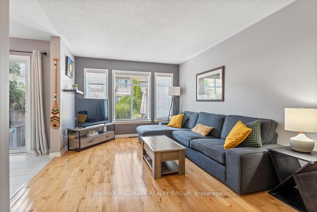 Photo 16 of 920 Schooner Crescent, Ottawa, Riverside South/Gloucester Glen — HOMEH