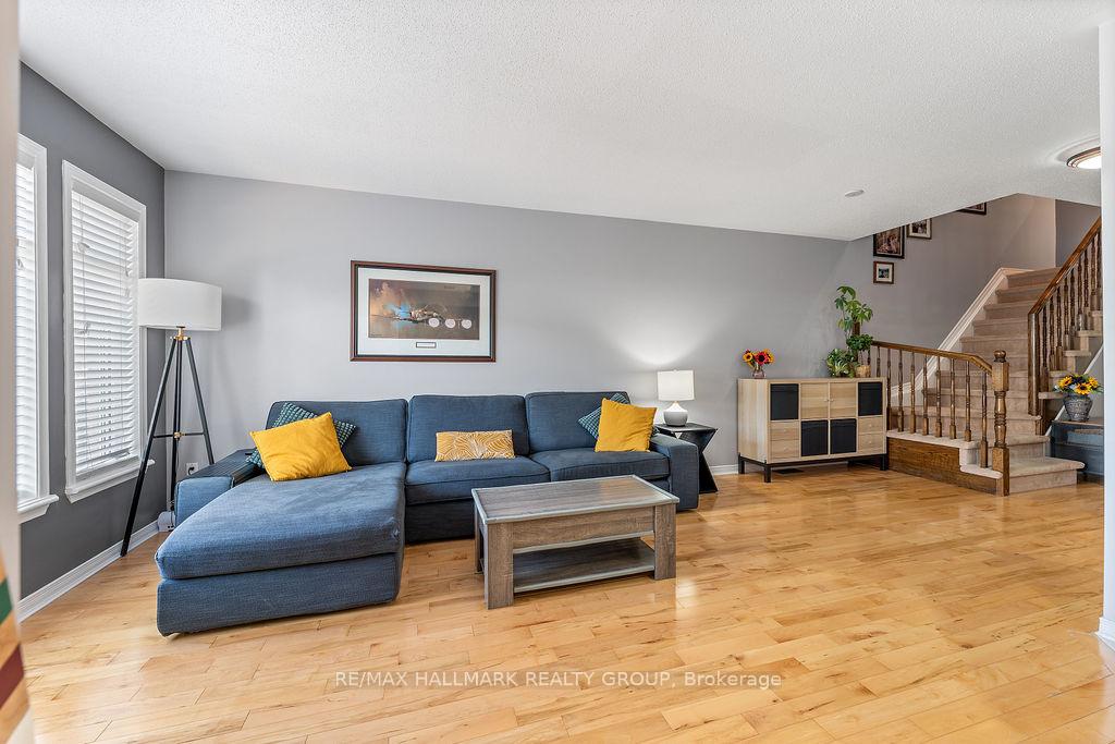 Photo 17 of 920 Schooner Crescent, Ottawa, Riverside South/Gloucester Glen — HOMEH
