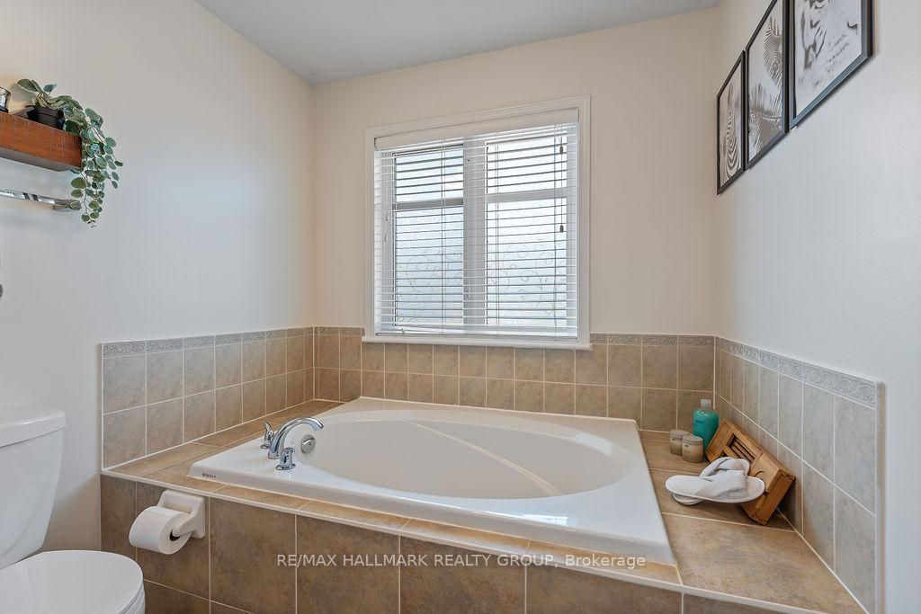 Photo 23 of 920 Schooner Crescent, Ottawa, Riverside South/Gloucester Glen — HOMEH