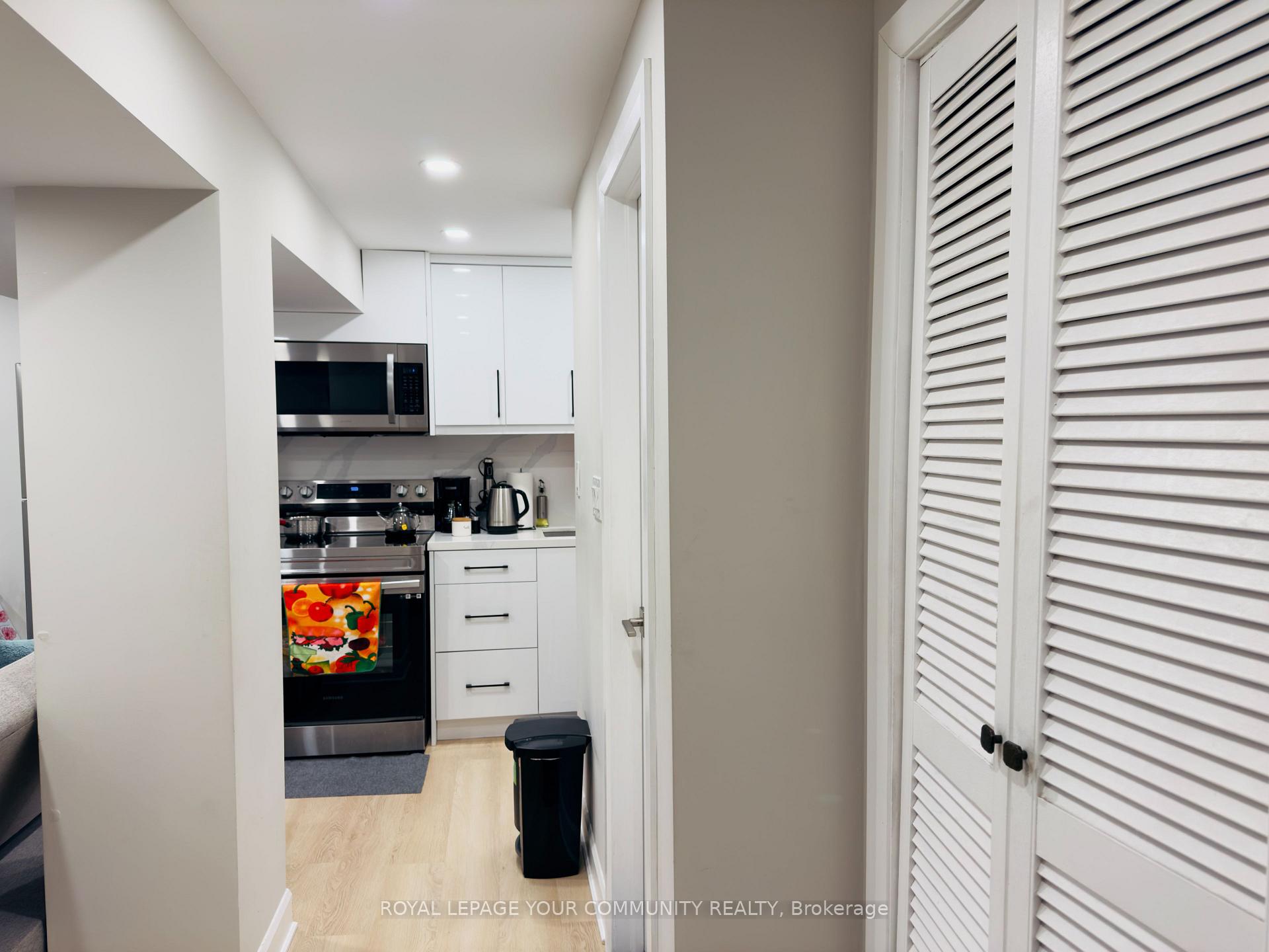 Photo 5 of 19 Huron Court, Aurora, Aurora Heights — HOMEH