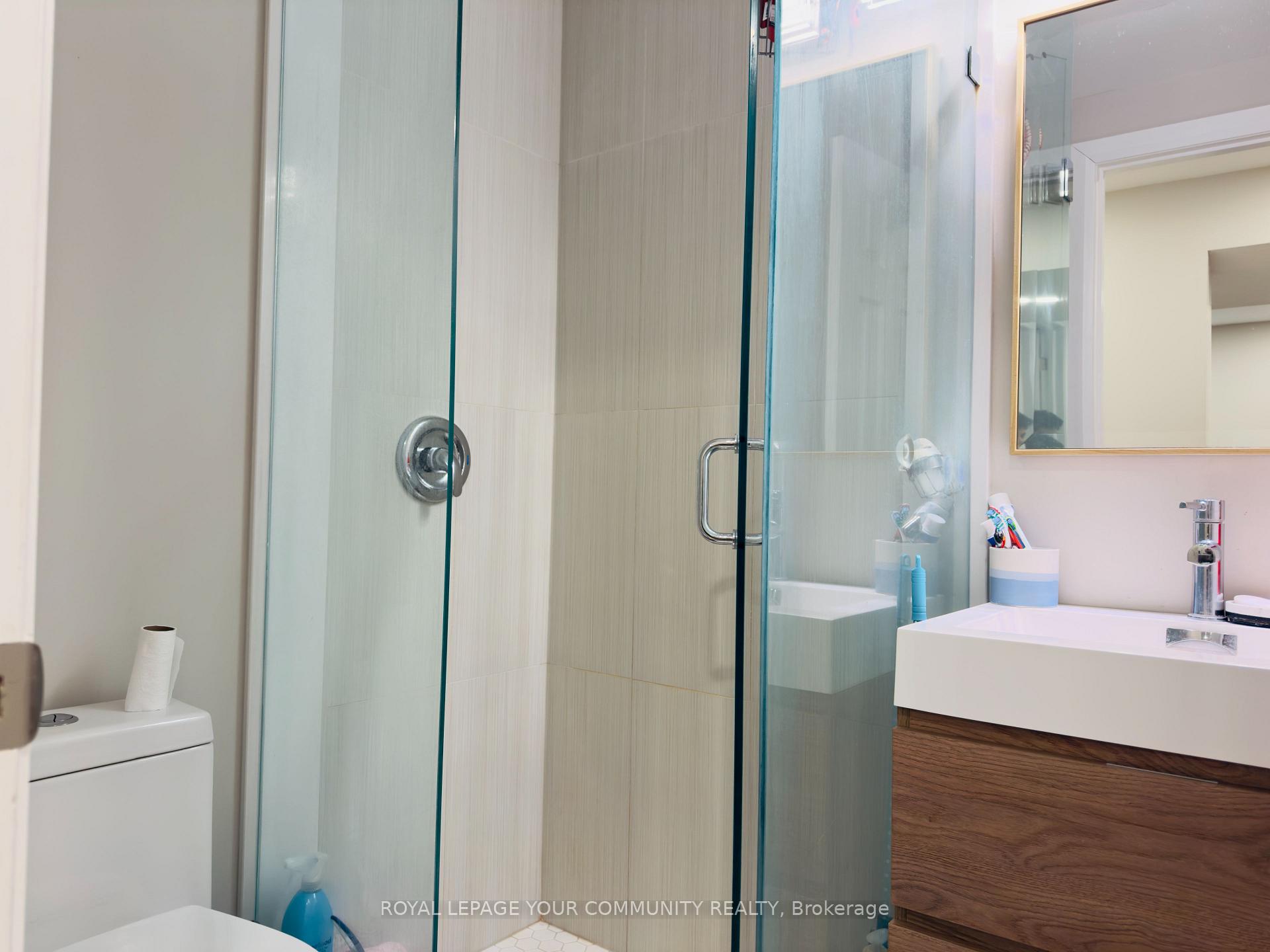 Photo 7 of 19 Huron Court, Aurora, Aurora Heights — HOMEH