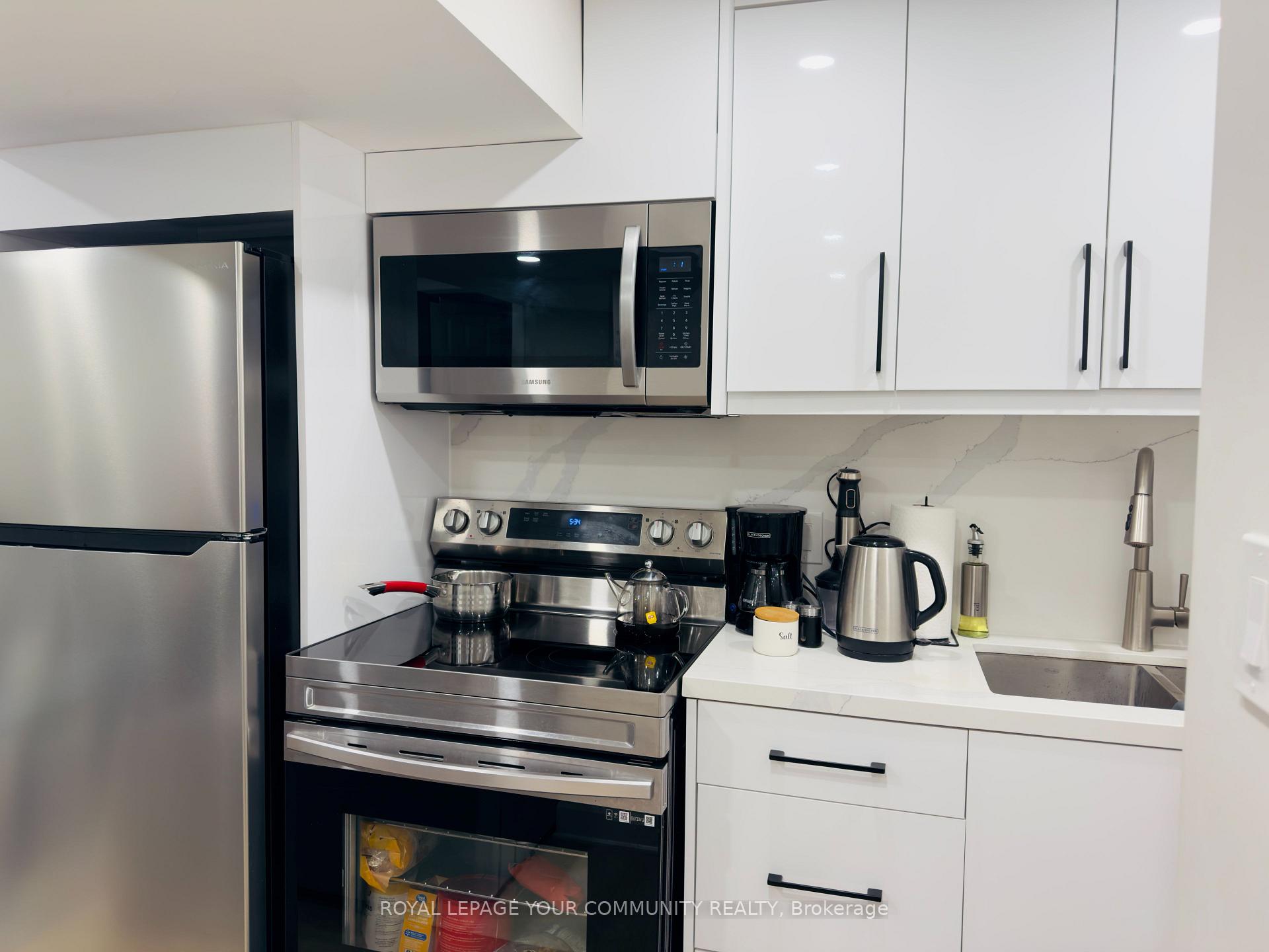 Photo 8 of 19 Huron Court, Aurora, Aurora Heights — HOMEH