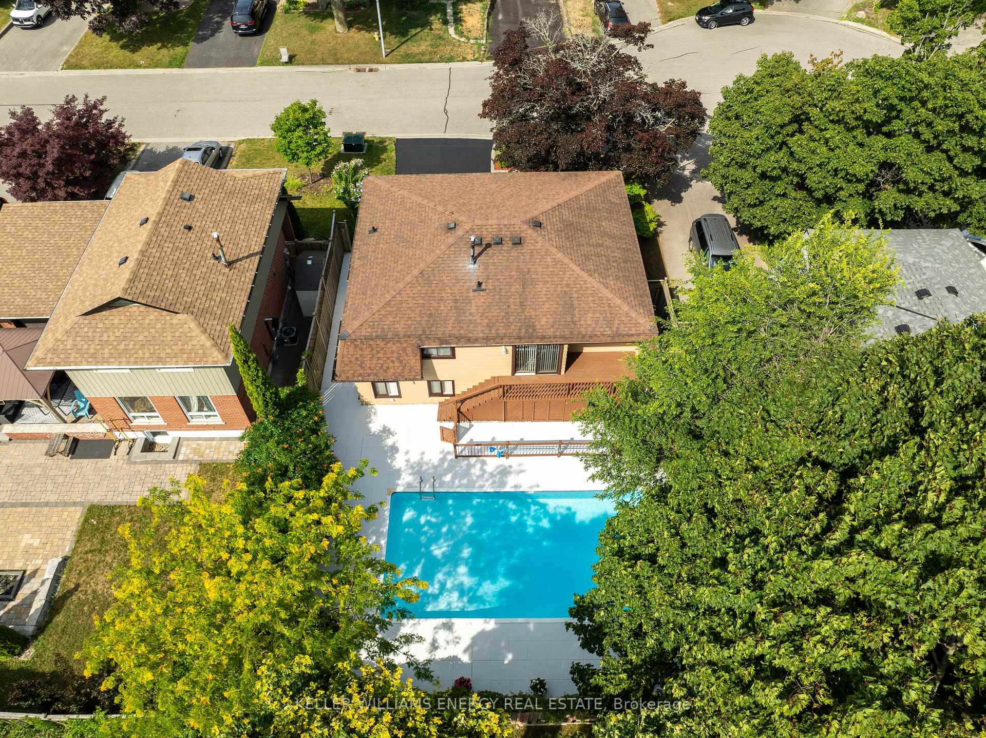 Photo 2 of 19 Ingram Court, Whitby, Lynde Creek — HOMEH