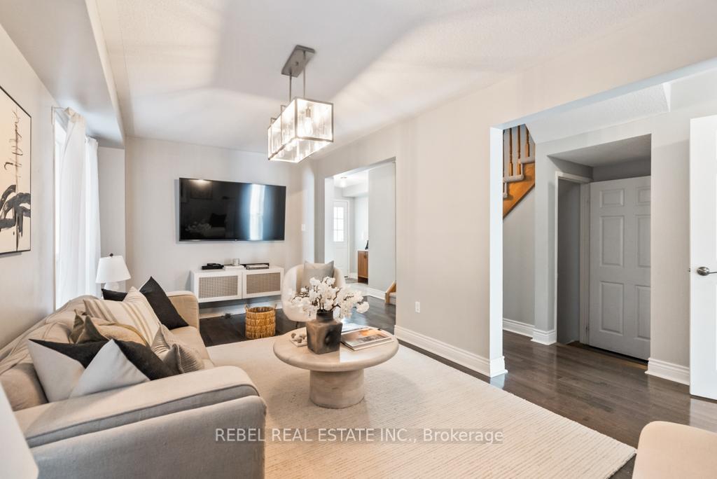 Photo 9 of 11 Angier Crescent, Ajax, South East — HOMEH