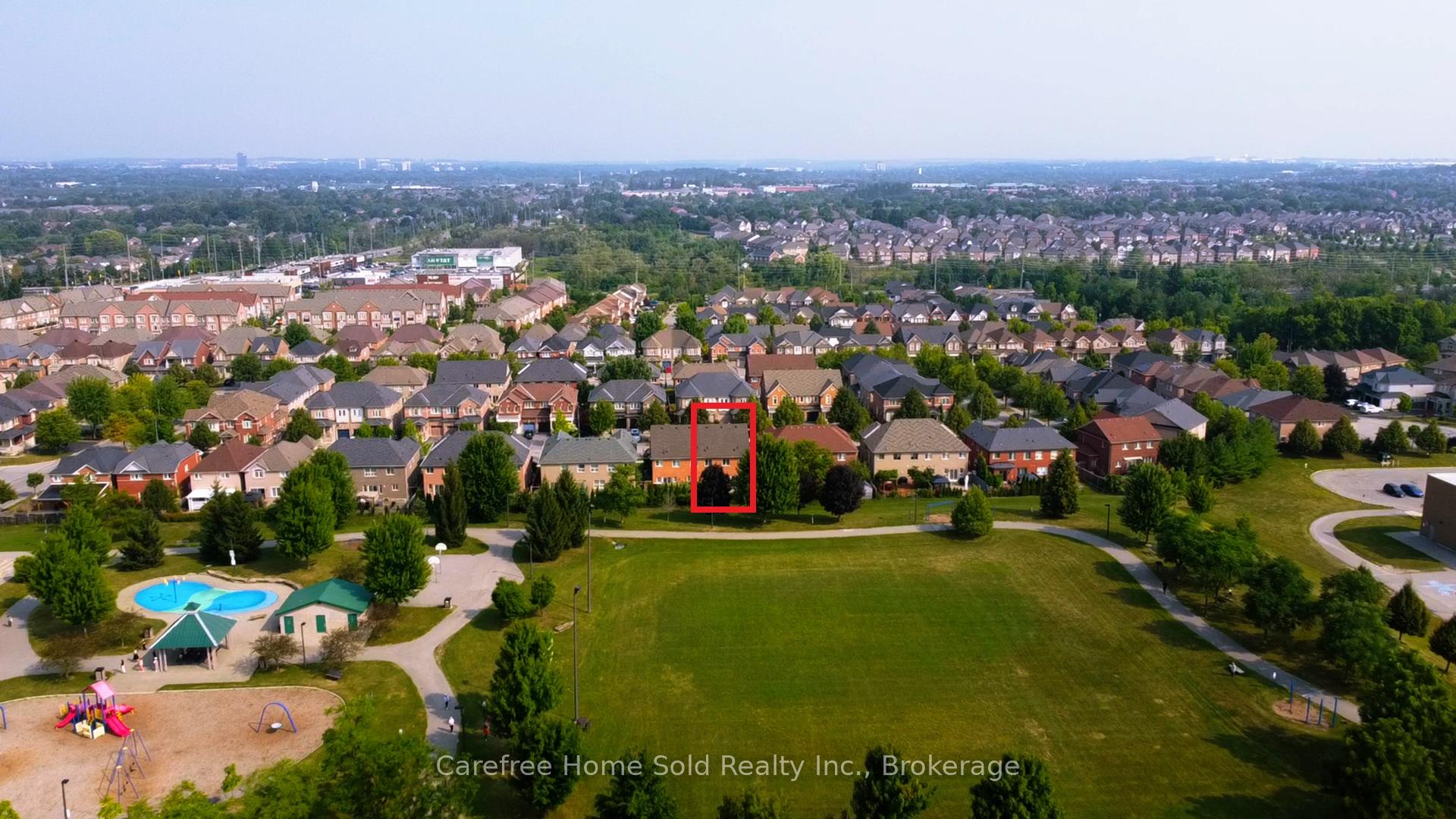 Photo 3 of 35 Wallwark Street, Aurora, Bayview Northeast — HOMEH