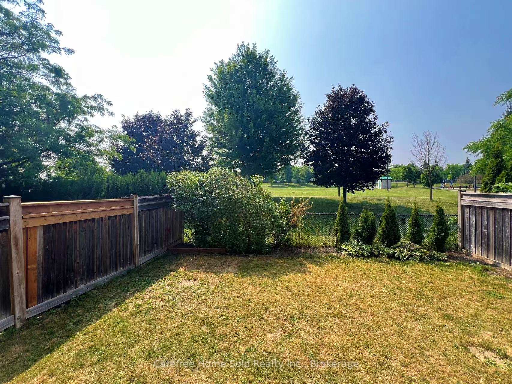 Photo 2 of 35 Wallwark Street, Aurora, Bayview Northeast — HOMEH