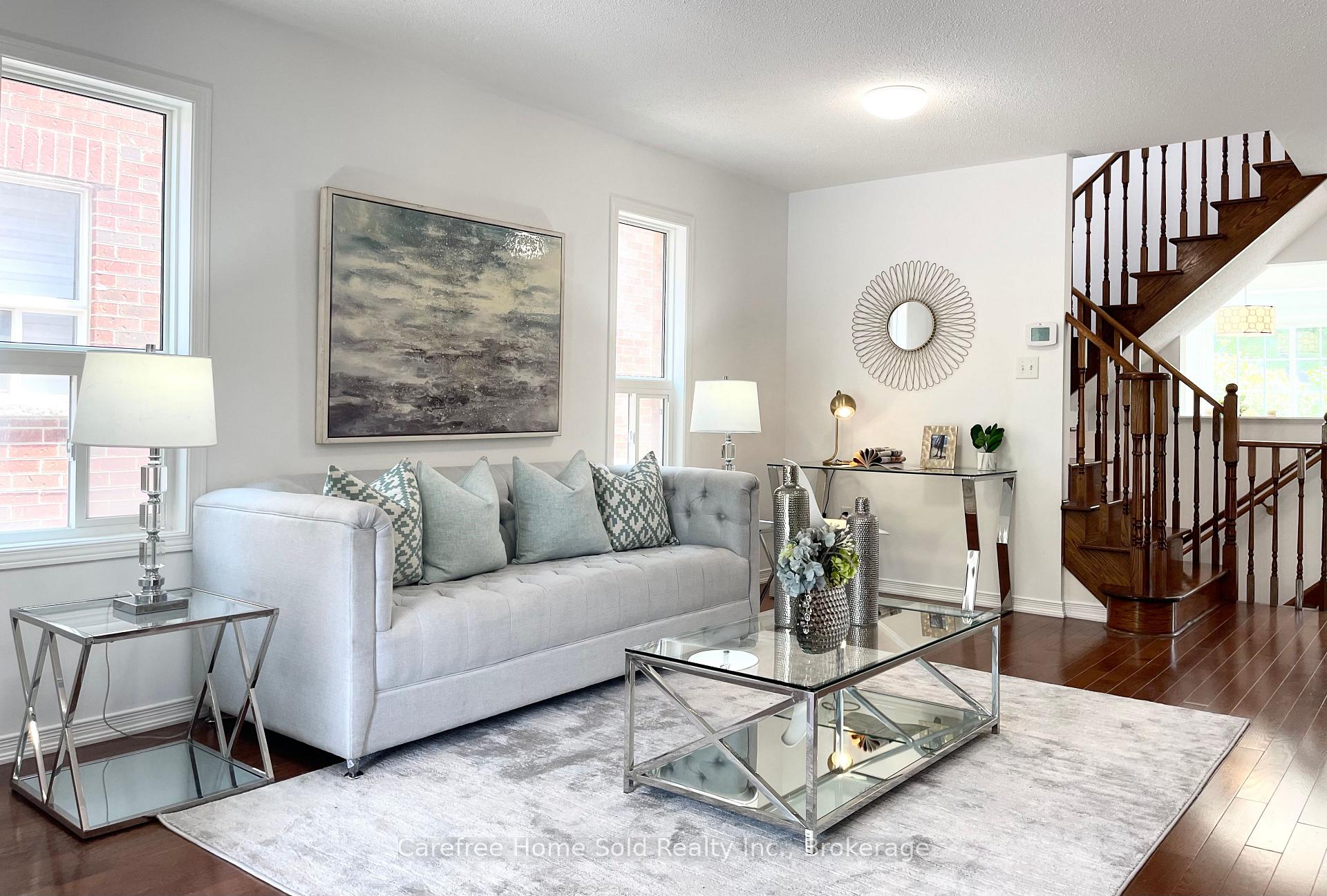 Photo 9 of 35 Wallwark Street, Aurora, Bayview Northeast — HOMEH