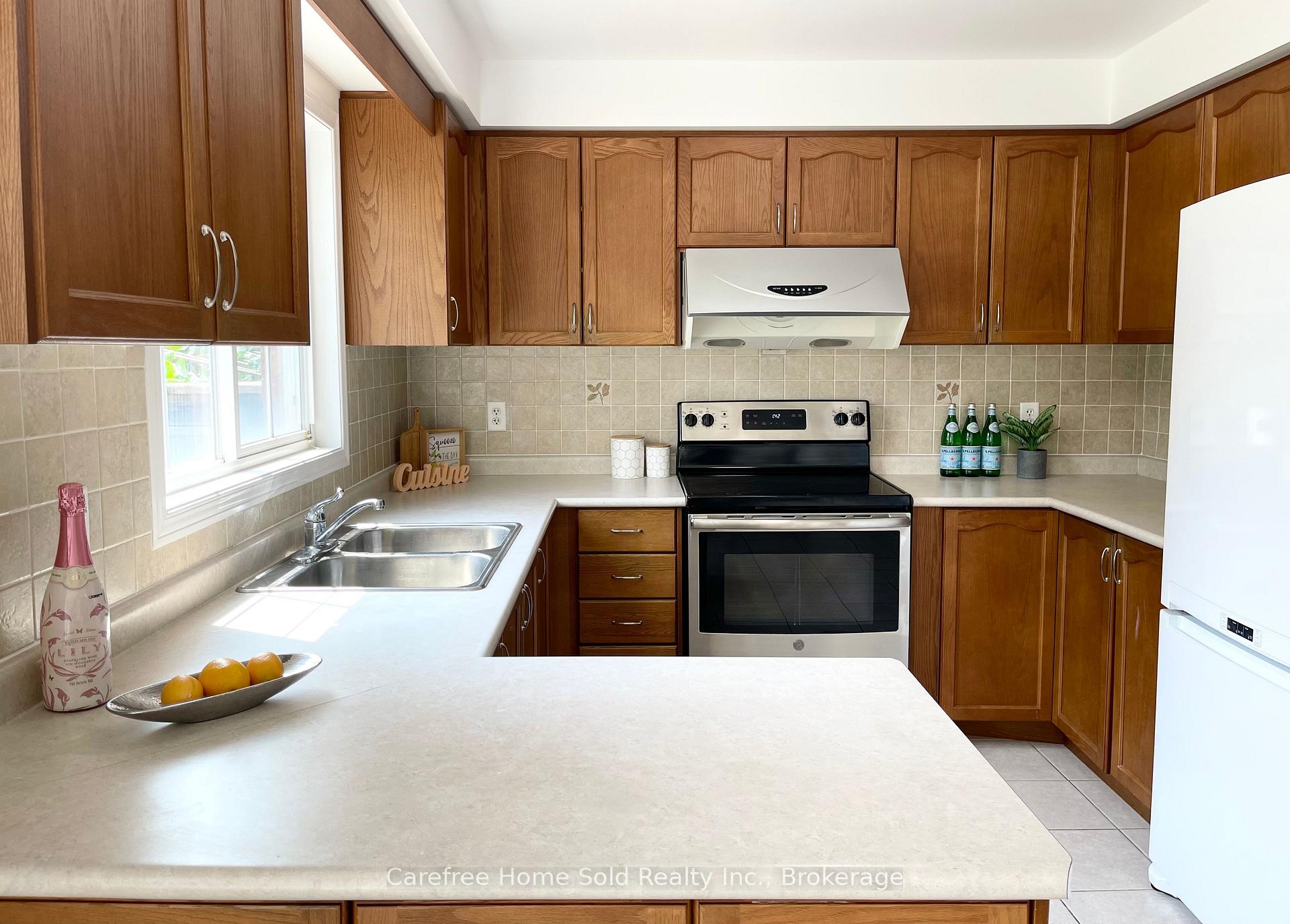 Photo 7 of 35 Wallwark Street, Aurora, Bayview Northeast — HOMEH
