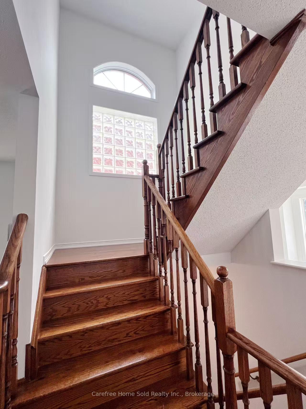Photo 8 of 35 Wallwark Street, Aurora, Bayview Northeast — HOMEH
