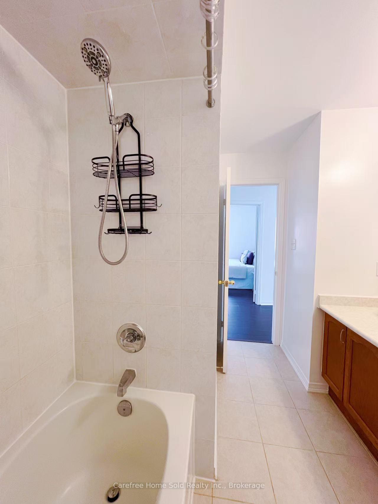 Photo 18 of 35 Wallwark Street, Aurora, Bayview Northeast — HOMEH