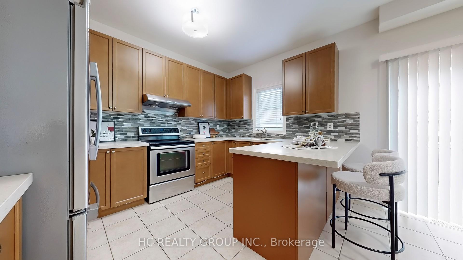 Photo 6 of 102 Timna Crescent, Vaughan, Patterson — HOMEH
