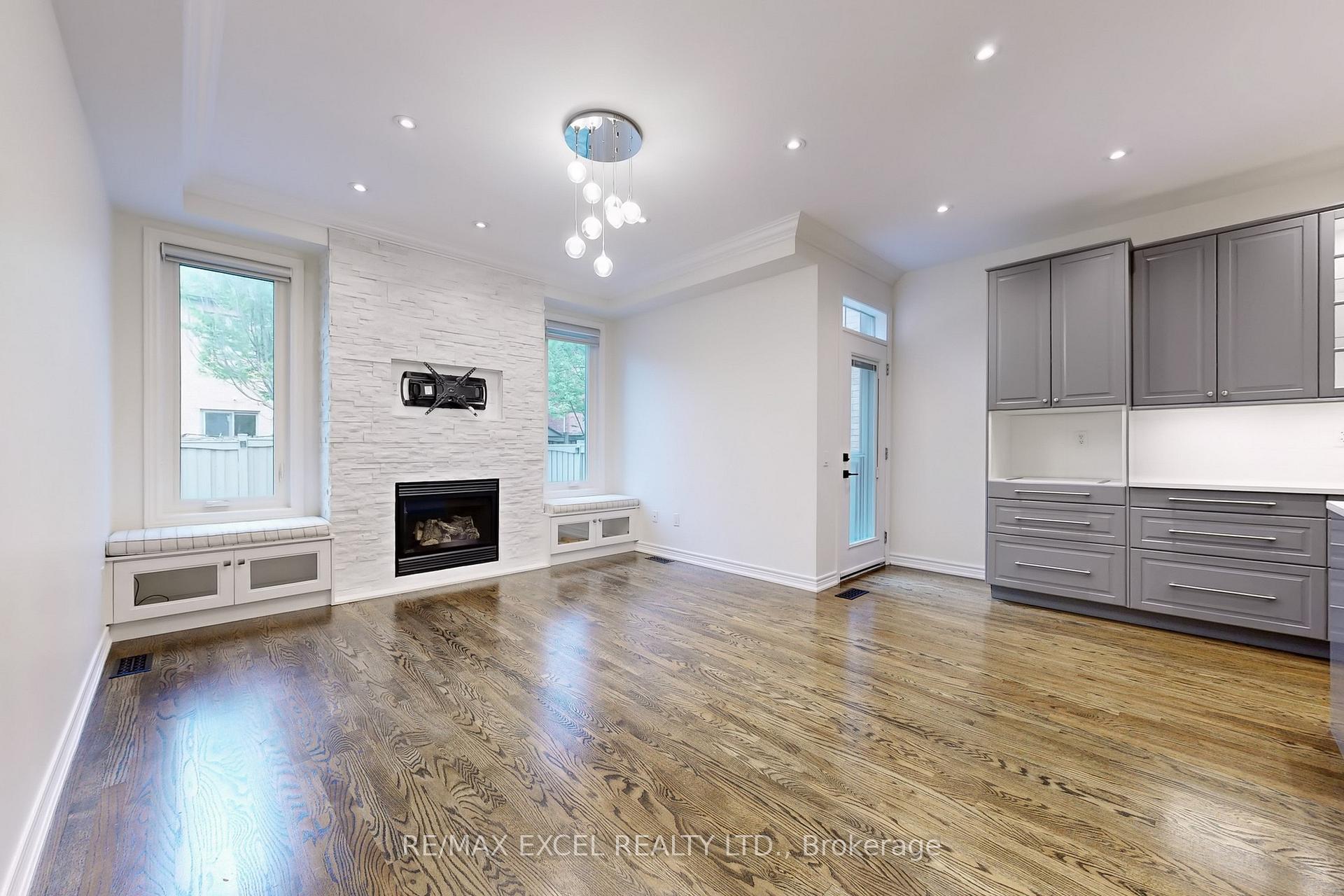 Photo 4 of 422 Lady Nadia Drive, Vaughan, Patterson — HOMEH