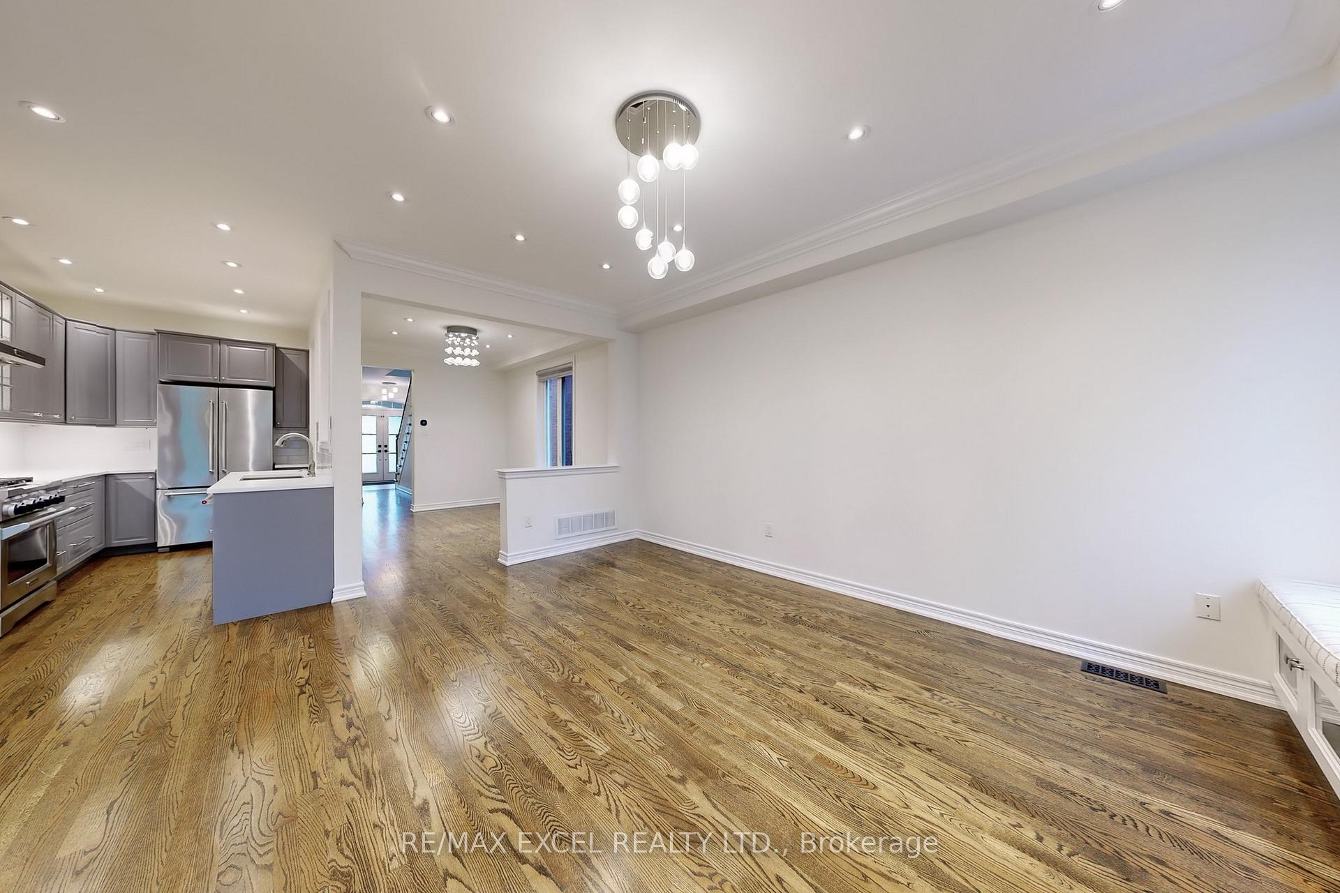 Photo 7 of 422 Lady Nadia Drive, Vaughan, Patterson — HOMEH