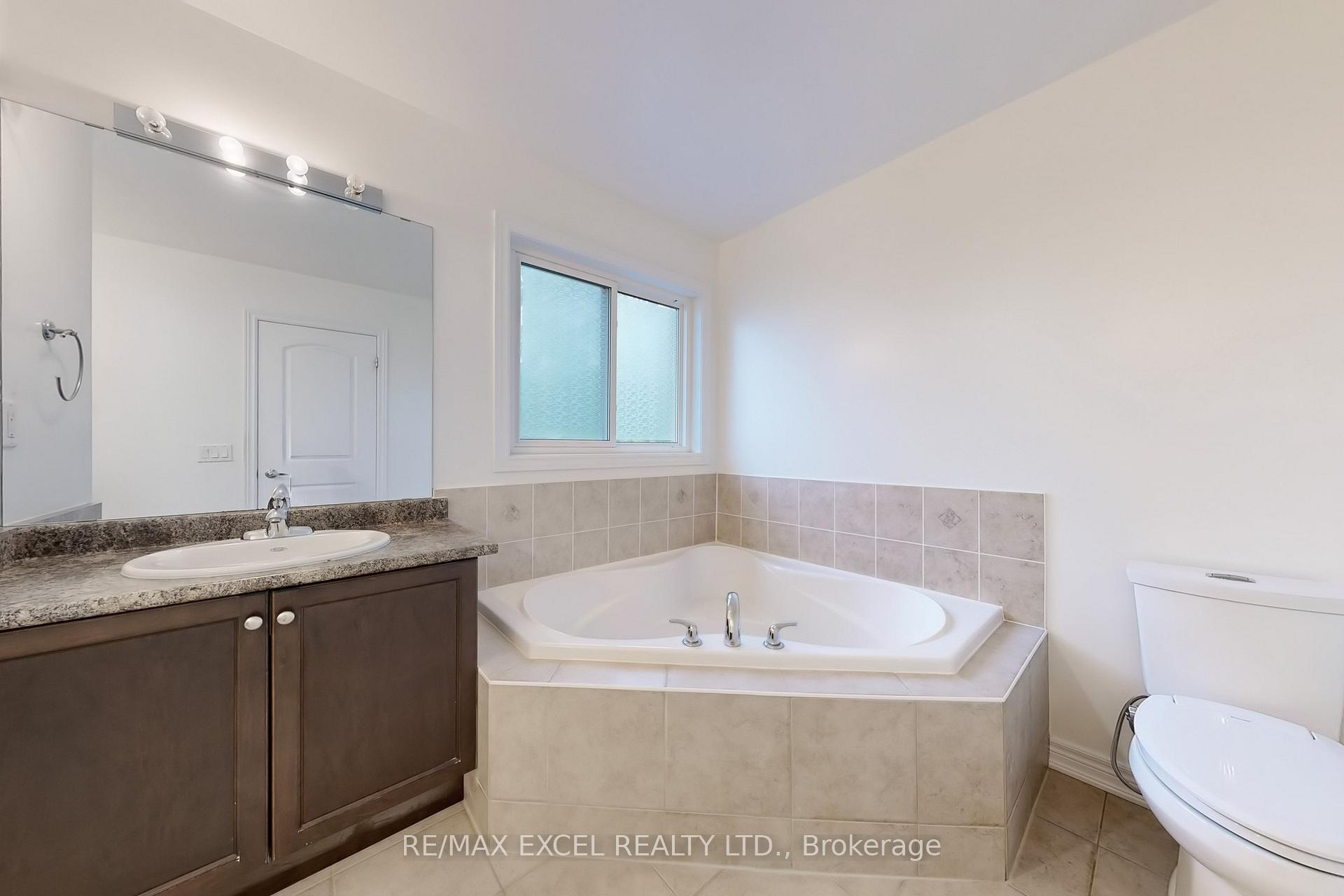 Photo 23 of 422 Lady Nadia Drive, Vaughan, Patterson — HOMEH