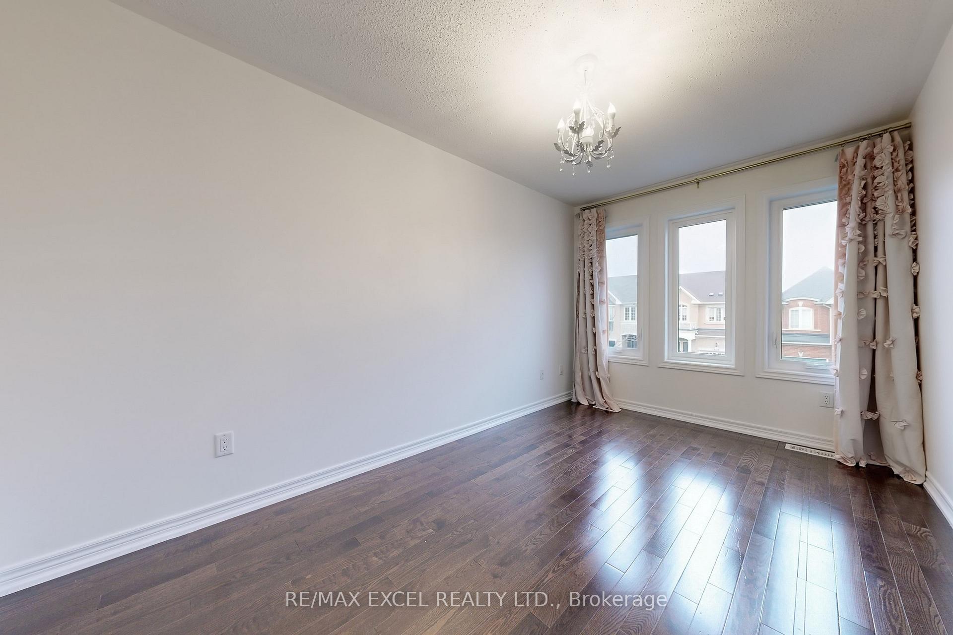 Photo 25 of 422 Lady Nadia Drive, Vaughan, Patterson — HOMEH
