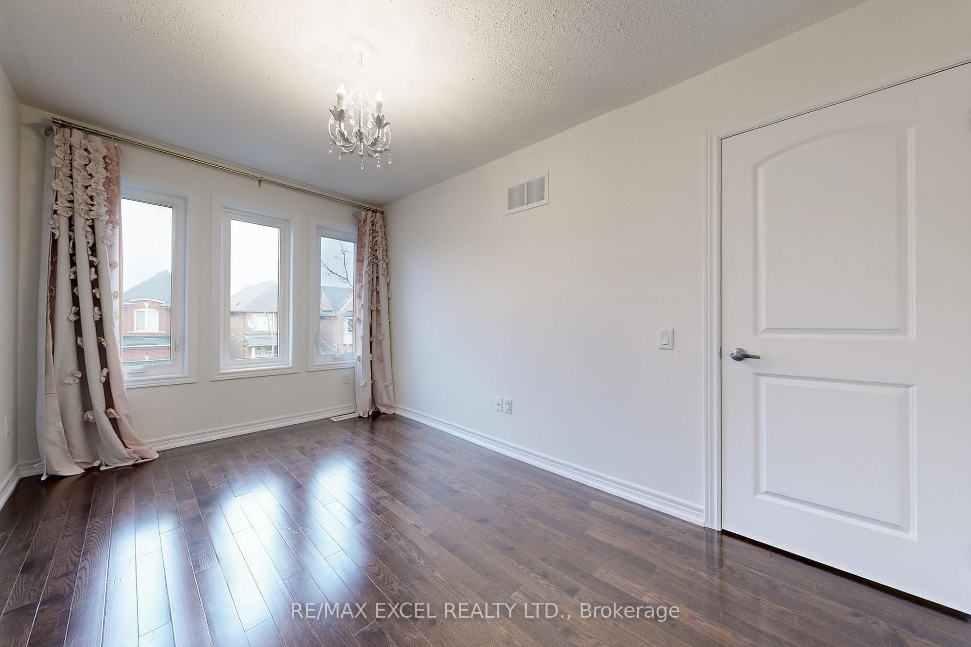 Photo 26 of 422 Lady Nadia Drive, Vaughan, Patterson — HOMEH