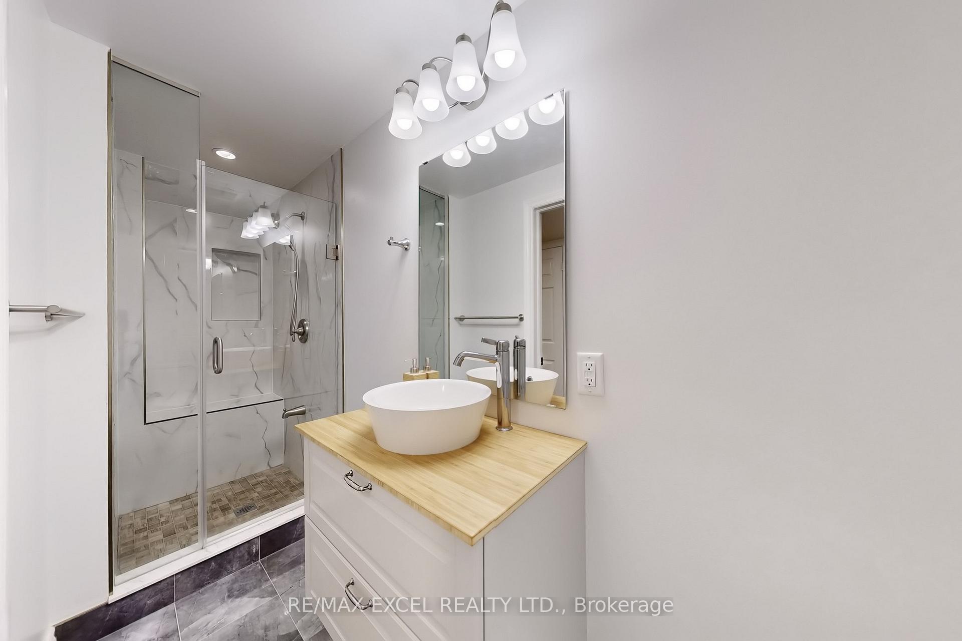 Photo 37 of 422 Lady Nadia Drive, Vaughan, Patterson — HOMEH
