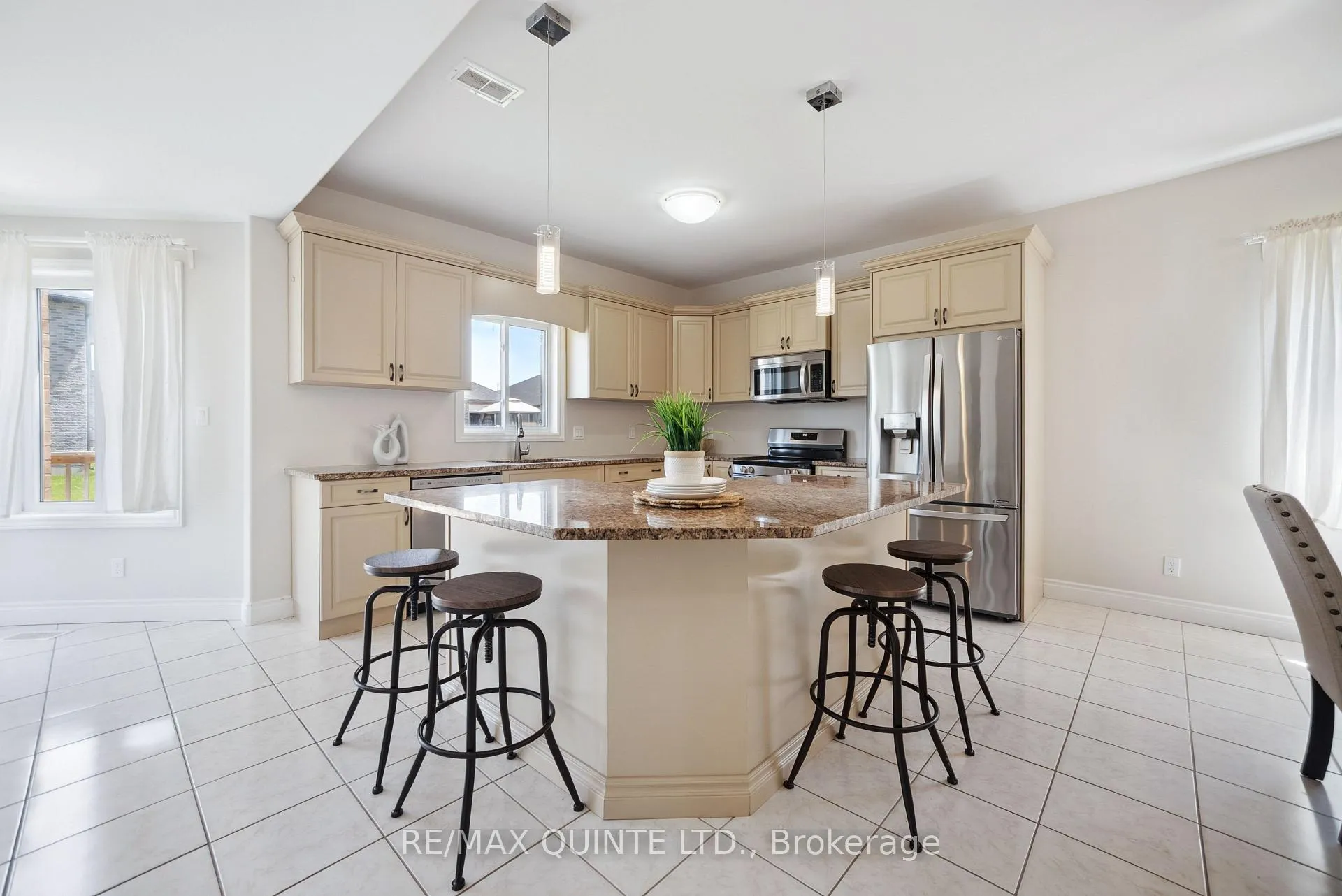 Photo 12 of 91 Hampton Ridge Drive E, Belleville, Thurlow Ward — HOMEH