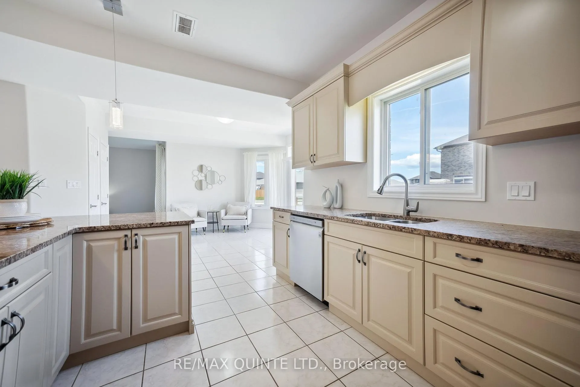 Photo 14 of 91 Hampton Ridge Drive E, Belleville, Thurlow Ward — HOMEH