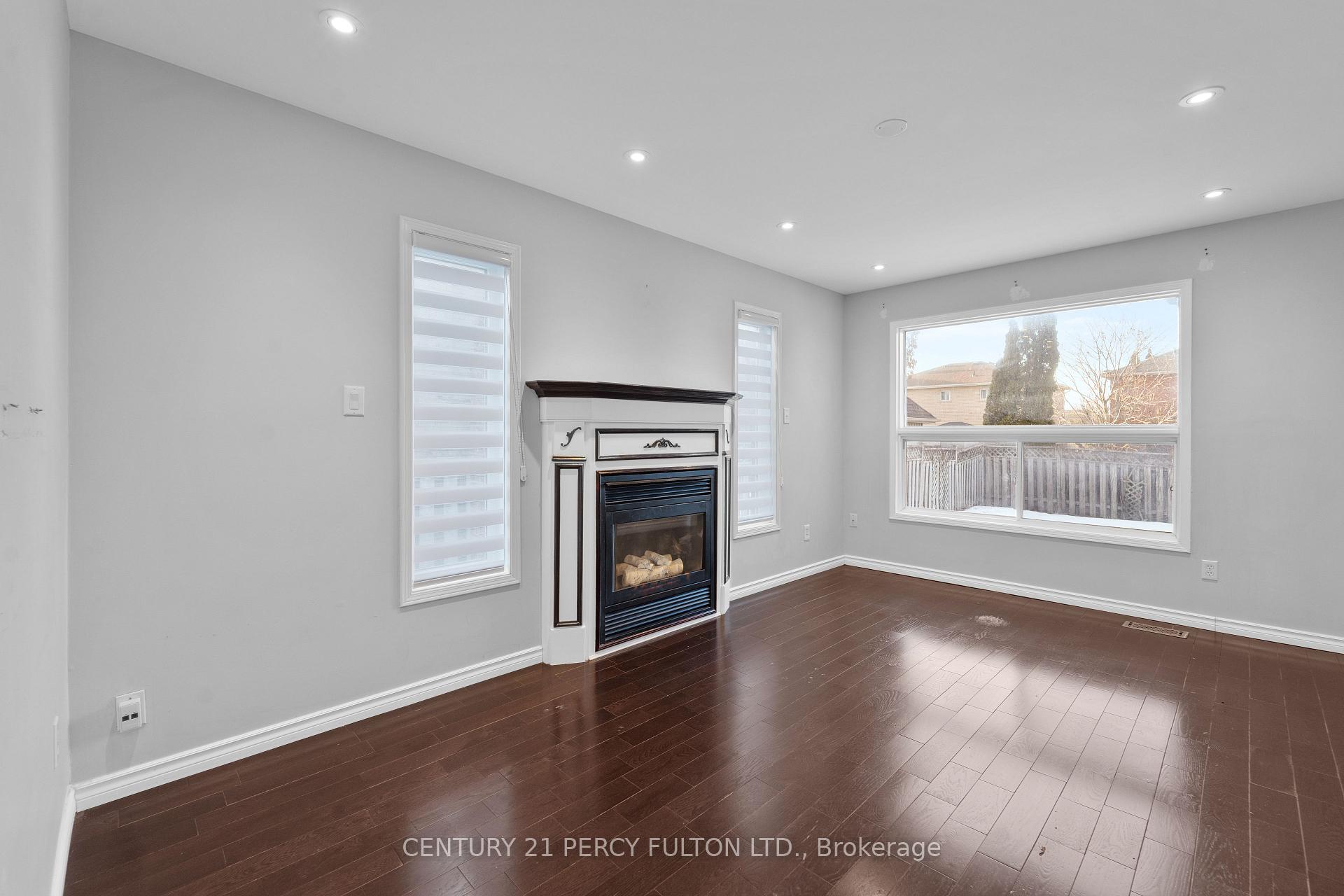 Photo 5 of 65 Daines Drive, Whitby, Rolling Acres — HOMEH