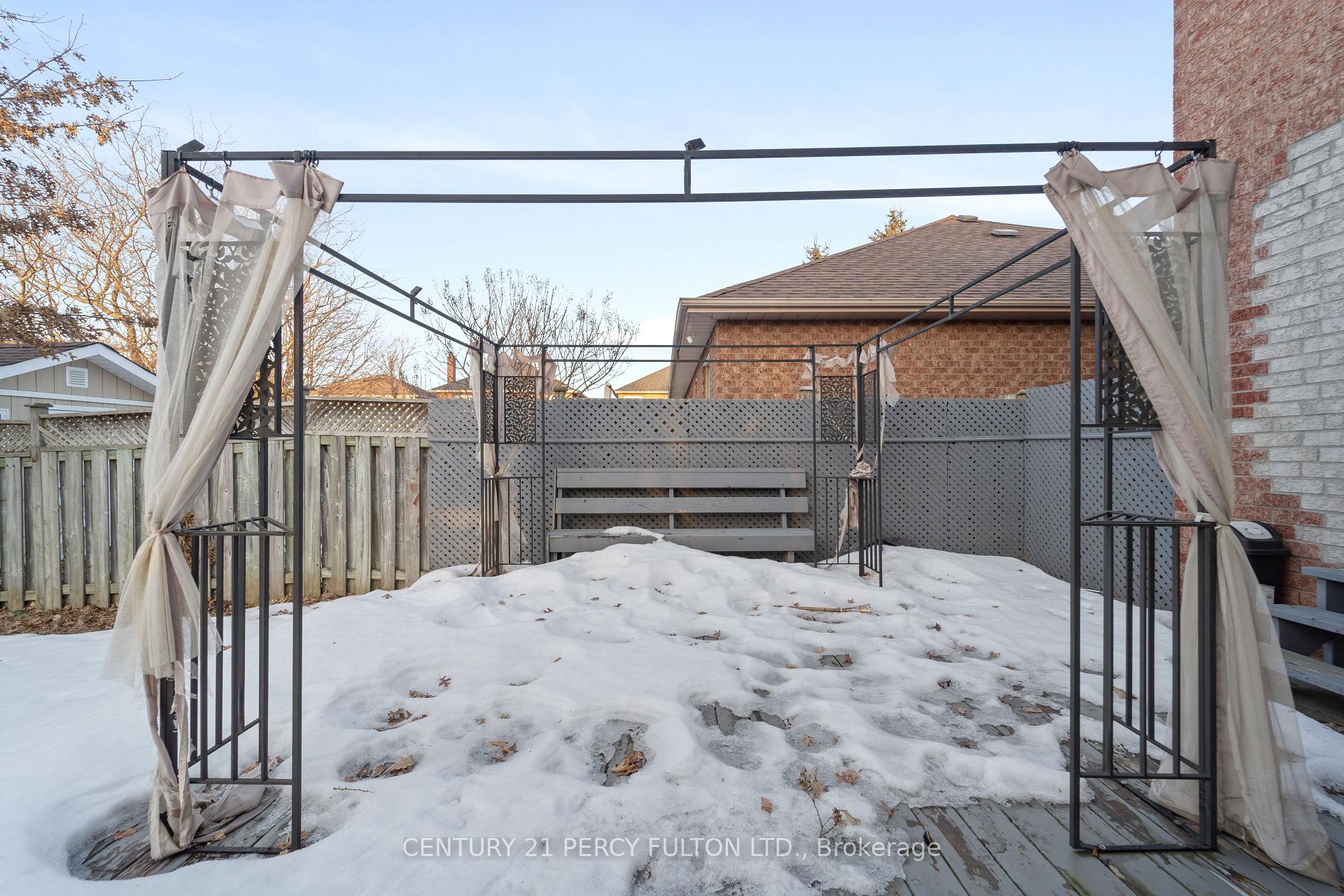 Photo 33 of 65 Daines Drive, Whitby, Rolling Acres — HOMEH