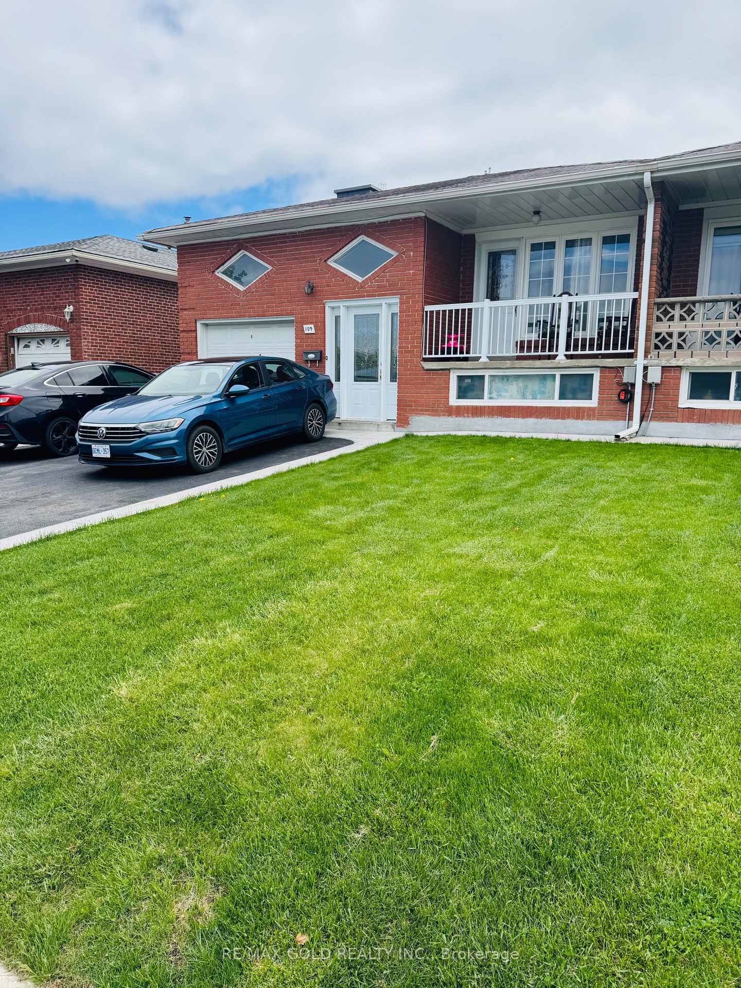 Photo 1 of 109 Button Road, Vaughan, West Woodbridge — HOMEH