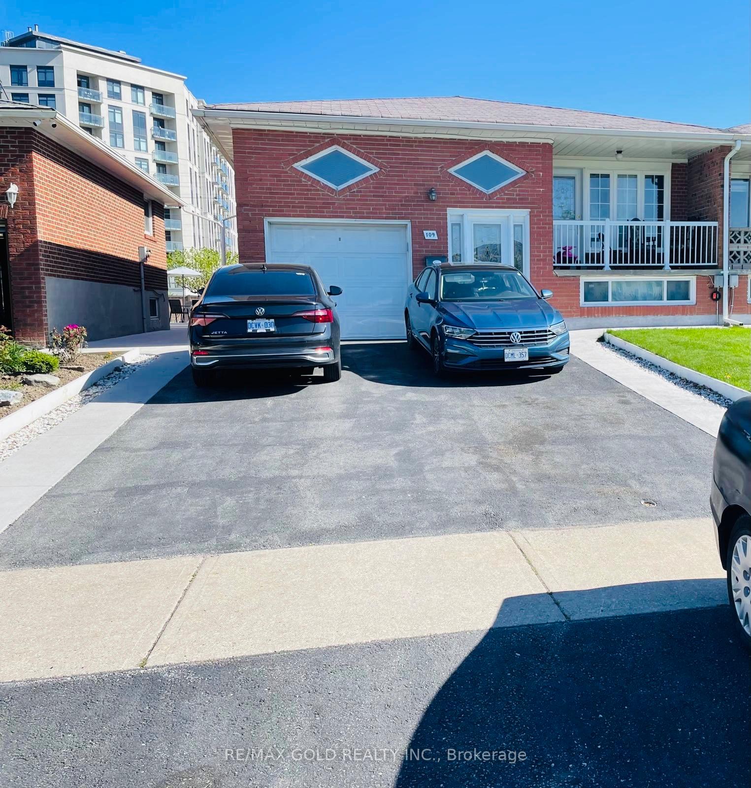 Photo 2 of 109 Button Road, Vaughan, West Woodbridge — HOMEH