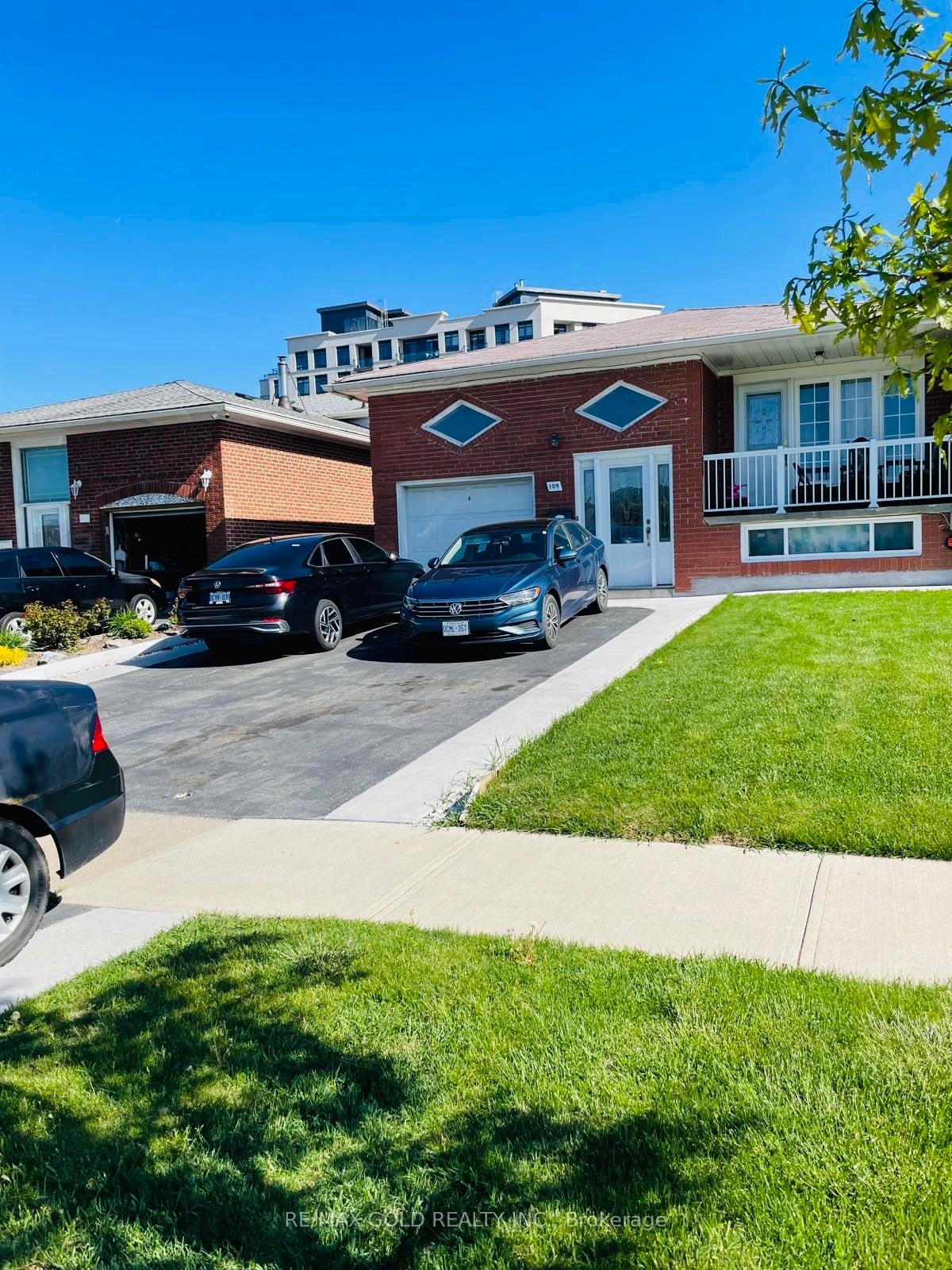 Photo 3 of 109 Button Road, Vaughan, West Woodbridge — HOMEH