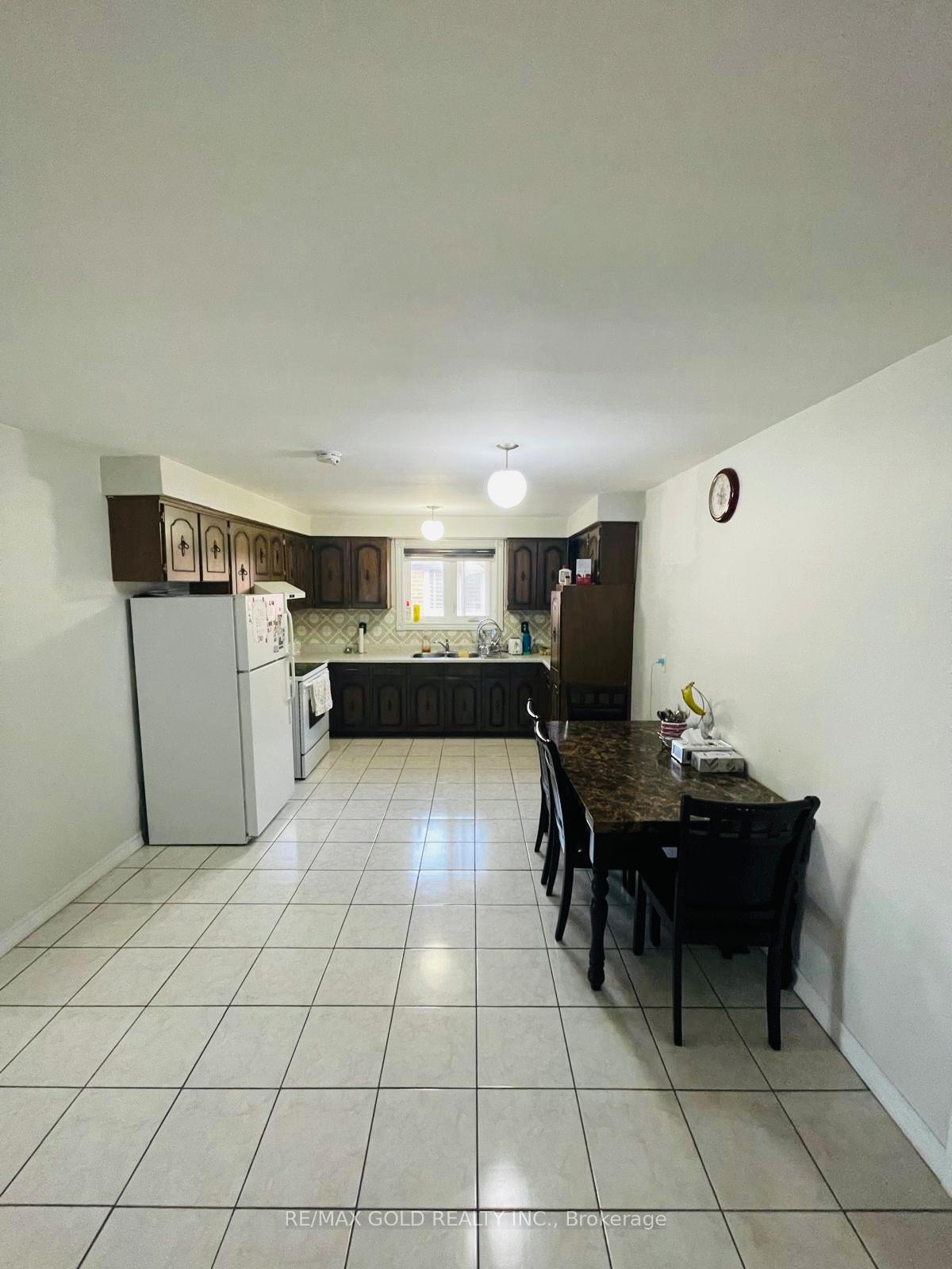 Photo 6 of 109 Button Road, Vaughan, West Woodbridge — HOMEH